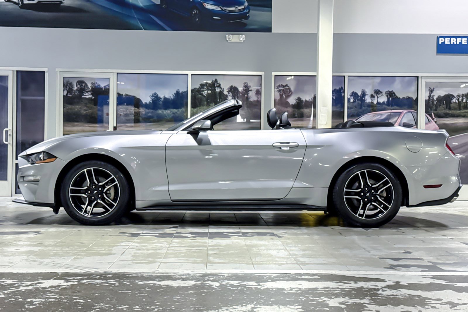 2023 Ford Mustang Convertible photo 2