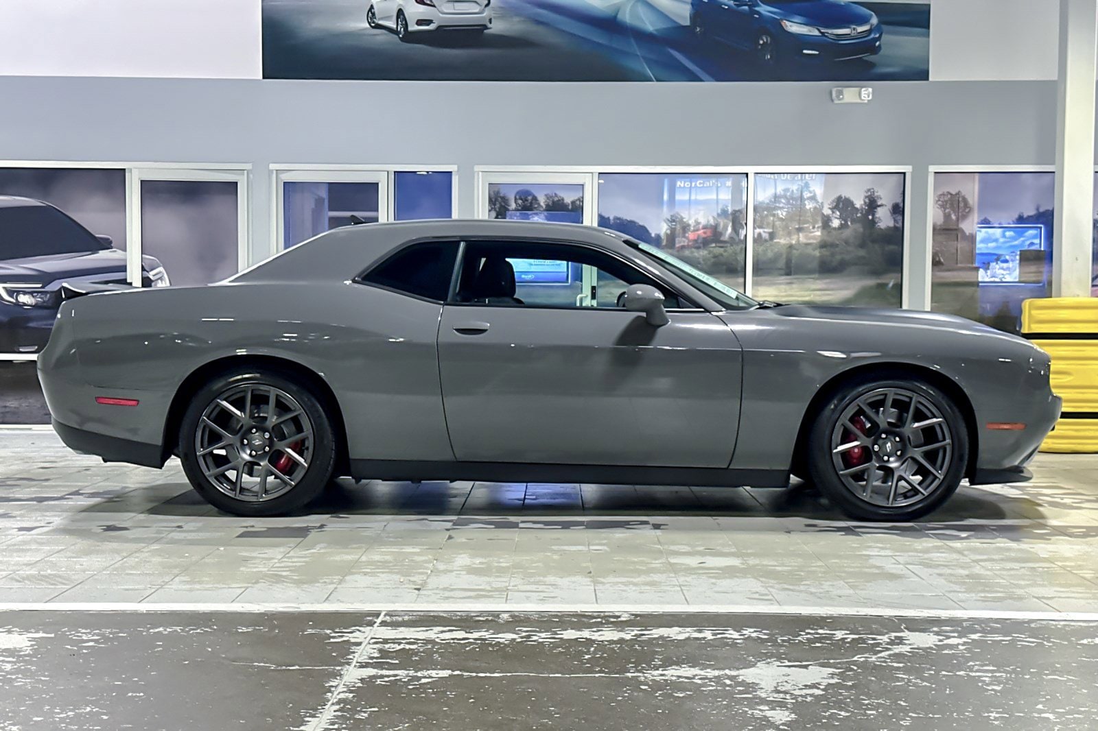 2018 Dodge Challenger R/T photo 6