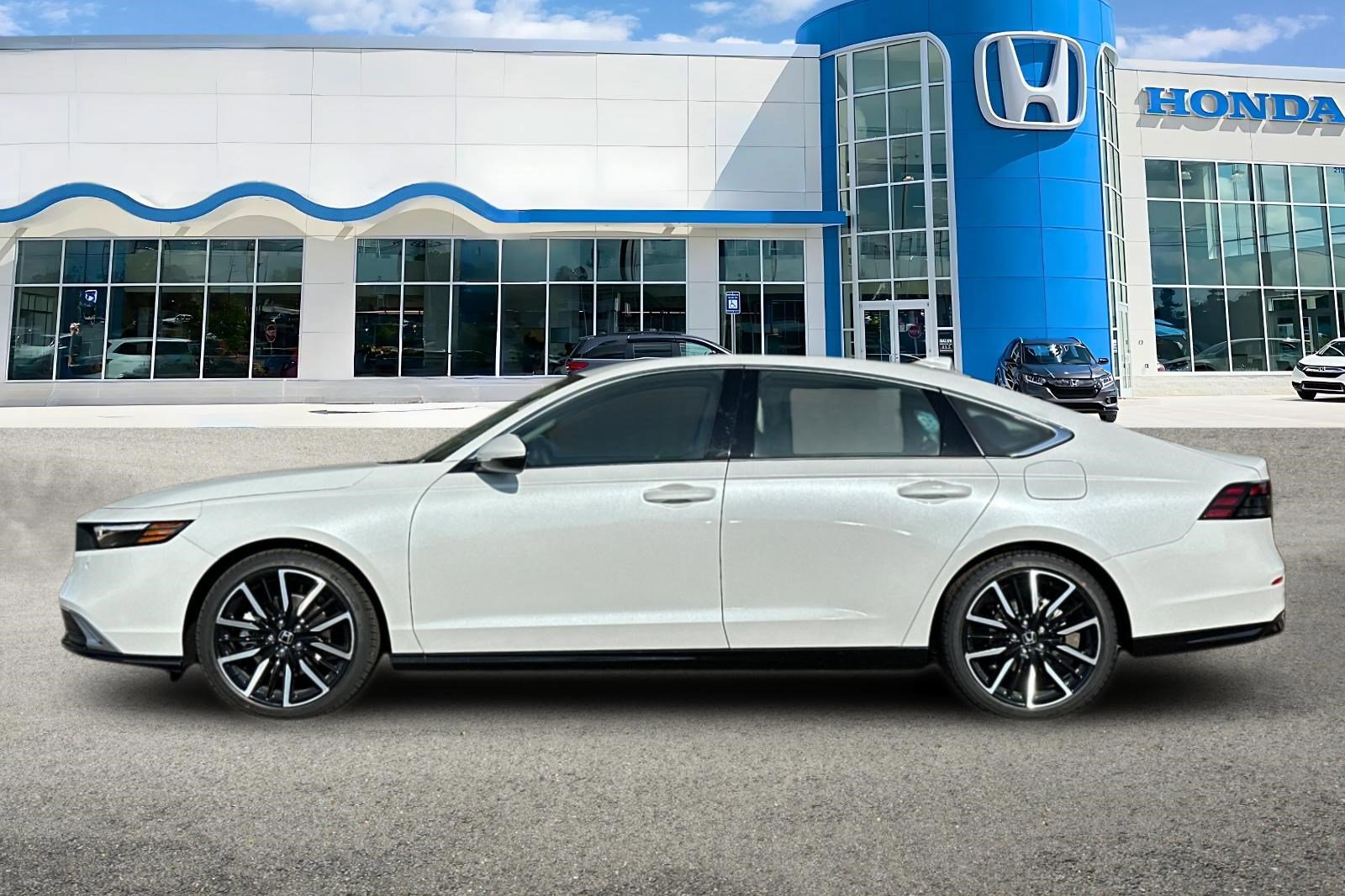 2025 Honda Accord Hybrid Touring photo 2