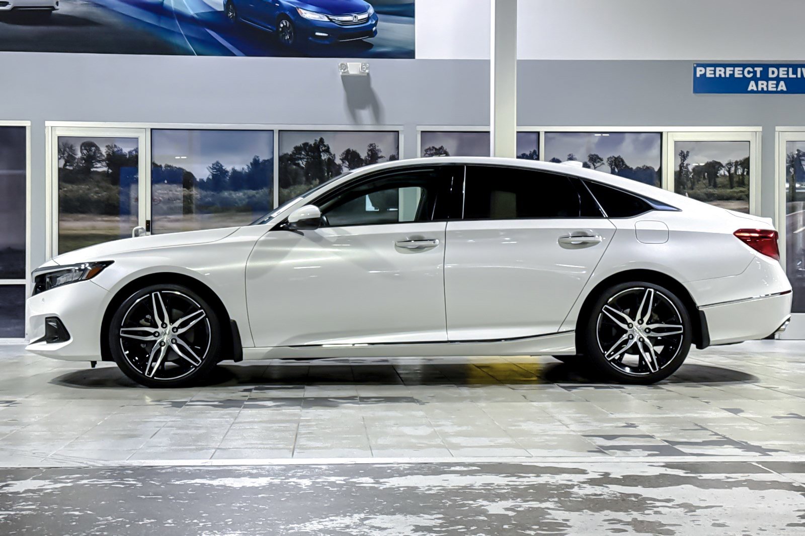 2021 Honda Accord Touring 2.0T photo 2