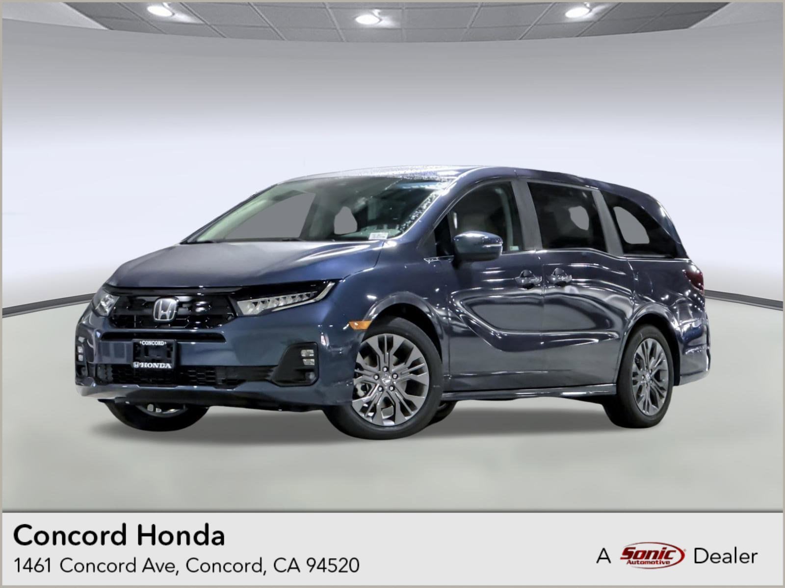 2026 Honda Odyssey Touring's photo