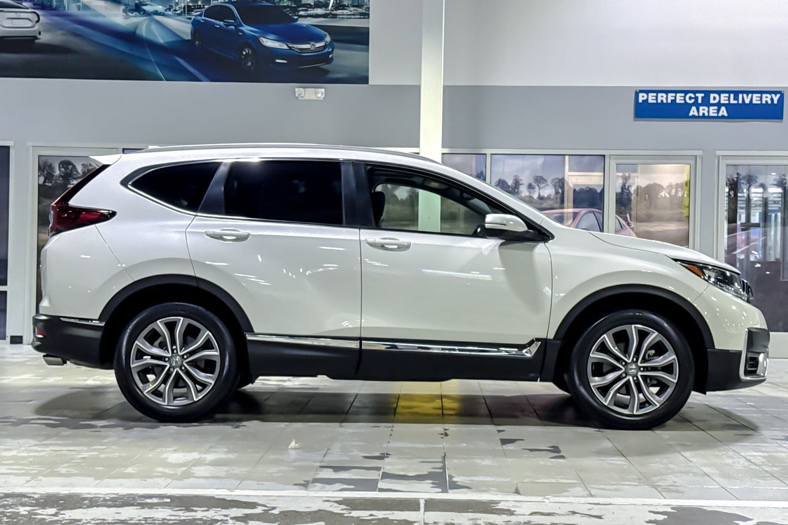 2022 Honda CR-V Touring photo 6
