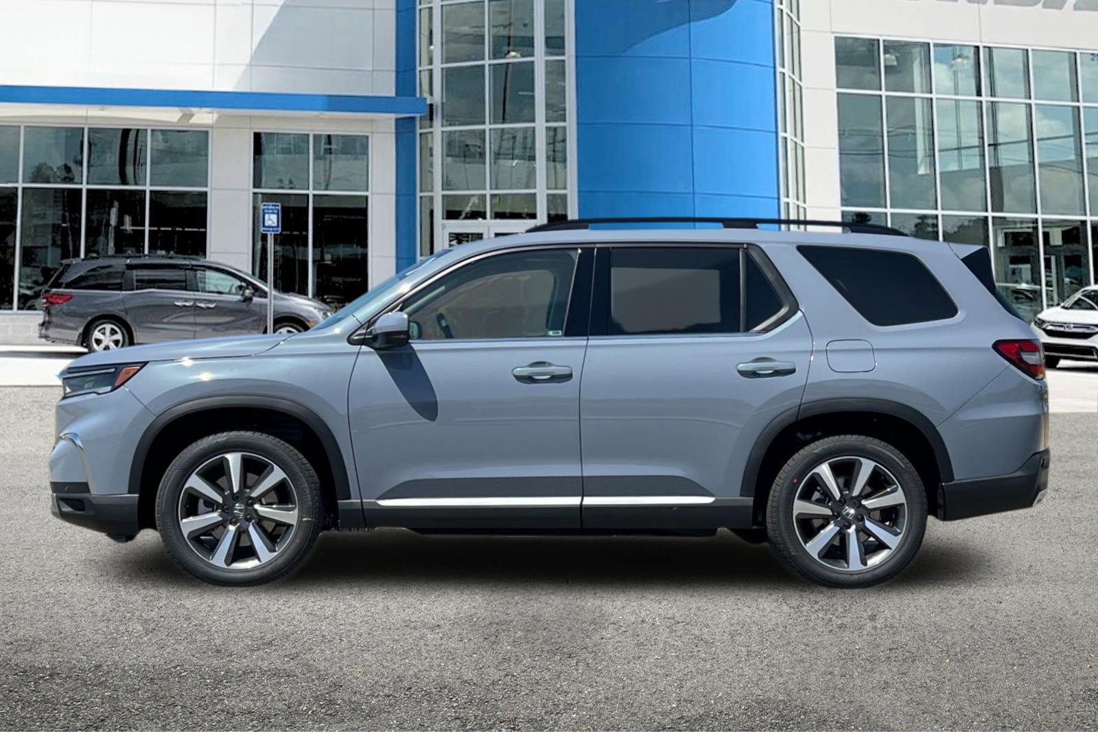 2025 Honda Pilot Touring photo 2
