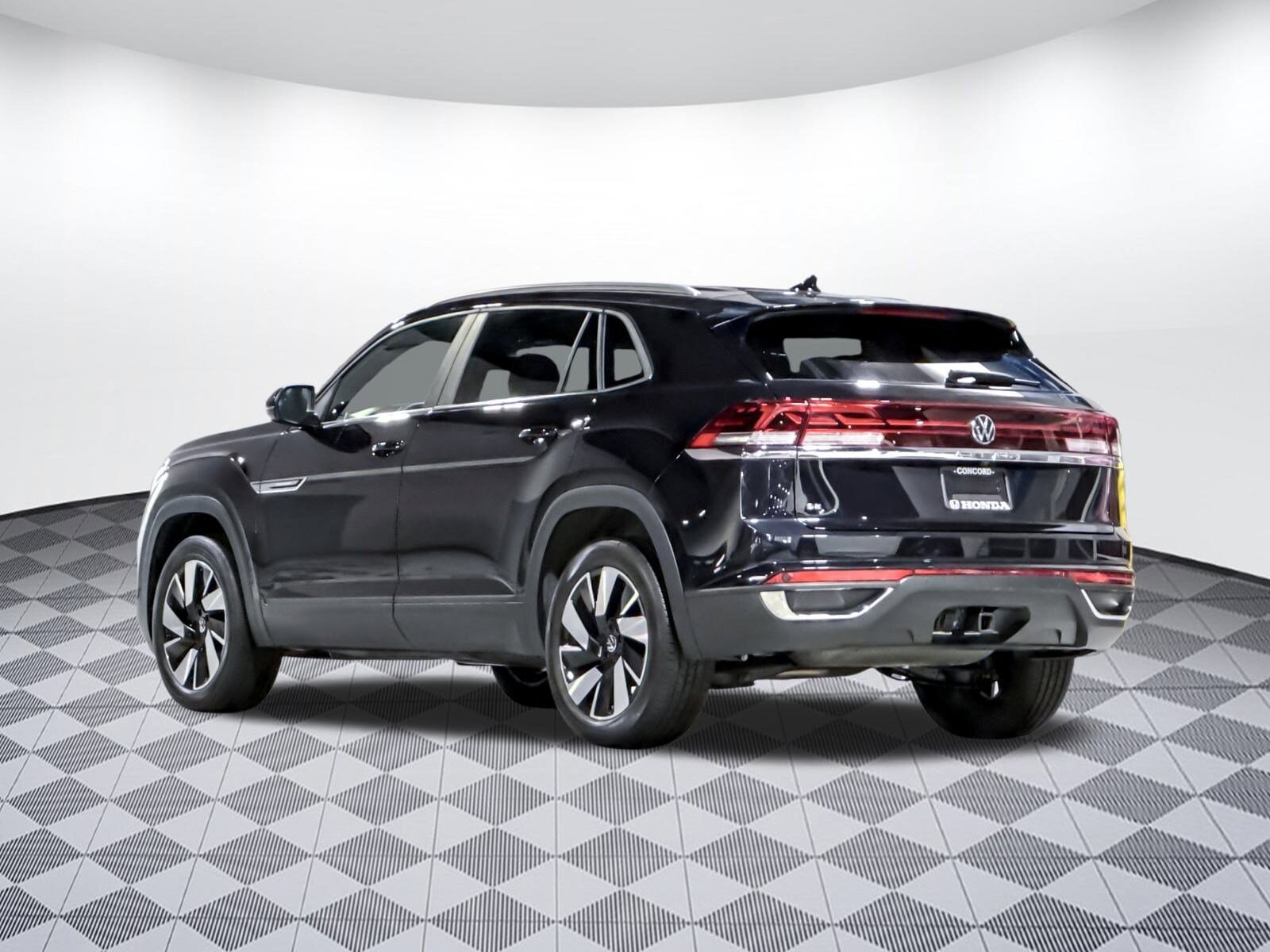 2024 Volkswagen Atlas Cross Sport SE Technology photo 3