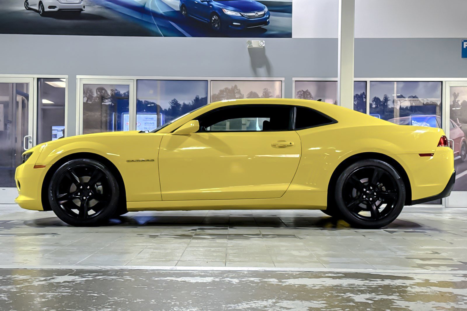 2015 Chevrolet Camaro 1LT photo 2