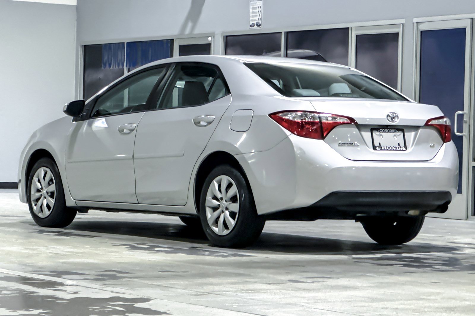 2015 Toyota Corolla LE photo 2
