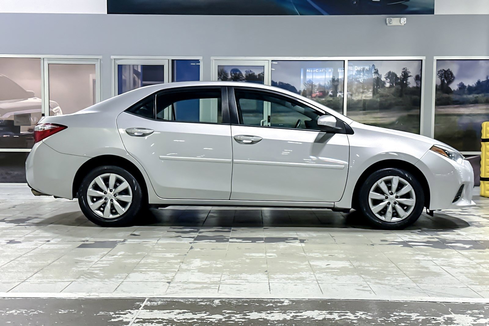2015 Toyota Corolla LE photo 6
