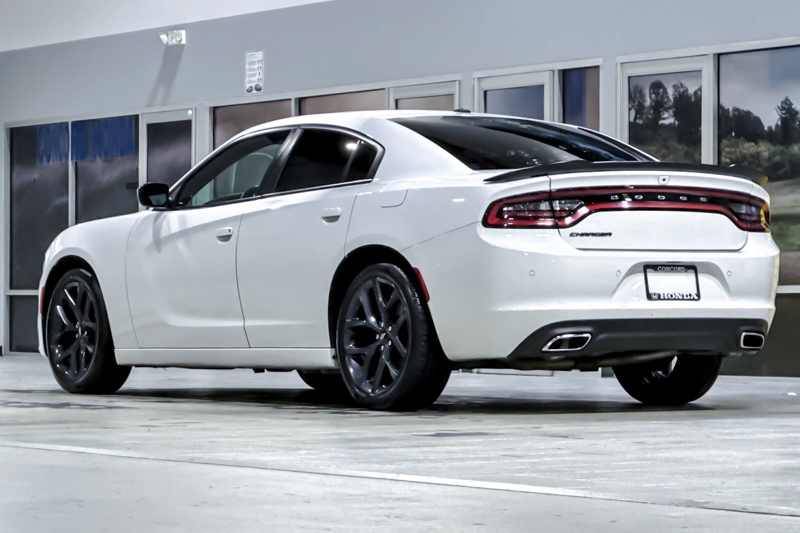 2019 Dodge Charger SXT photo 3