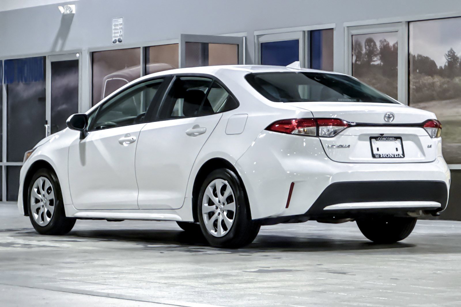2022 Toyota Corolla LE photo 2