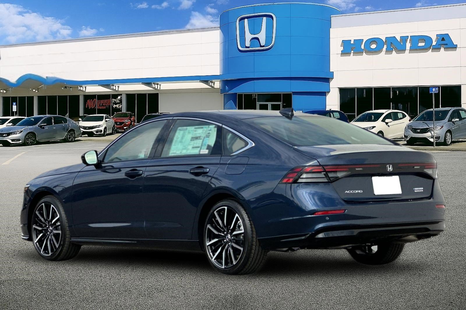 2025 Honda Accord Hybrid Touring photo 3