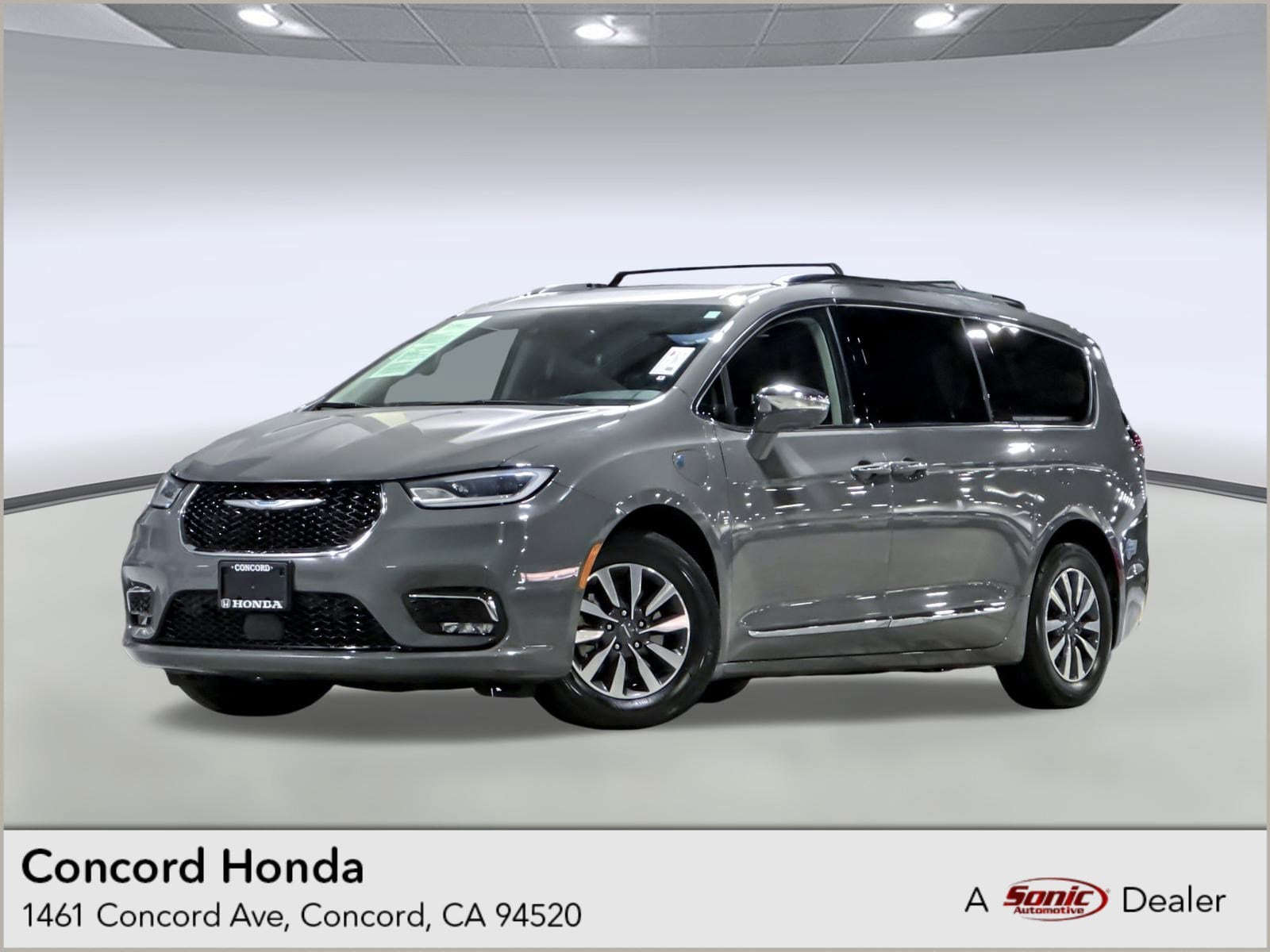 2021 Chrysler Pacifica Hybrid Limited's photo