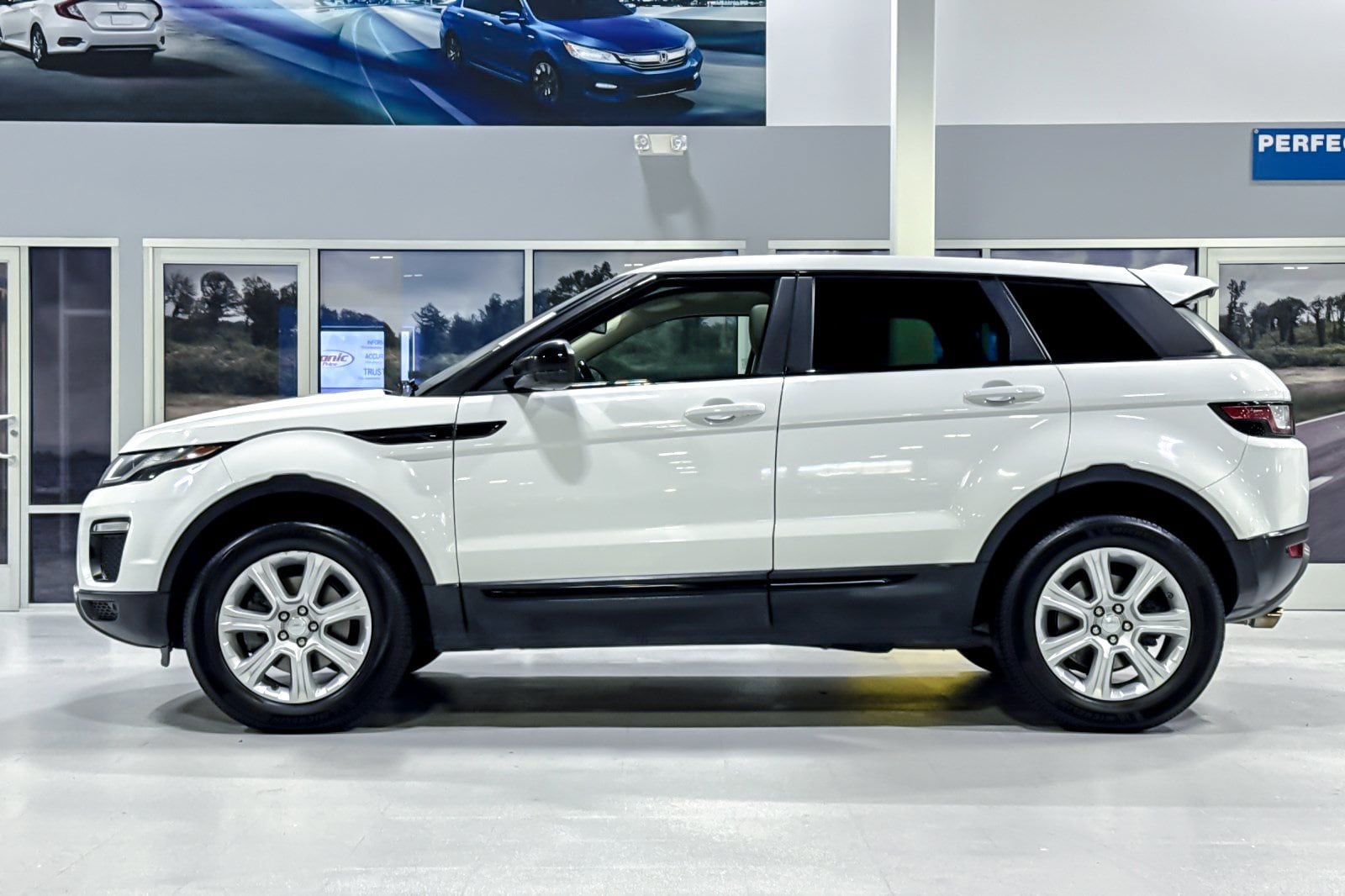 Used 2017 Land Rover Range Rover Evoque SE Premium with VIN SALVP2BG2HH173371 for sale in Concord, CA