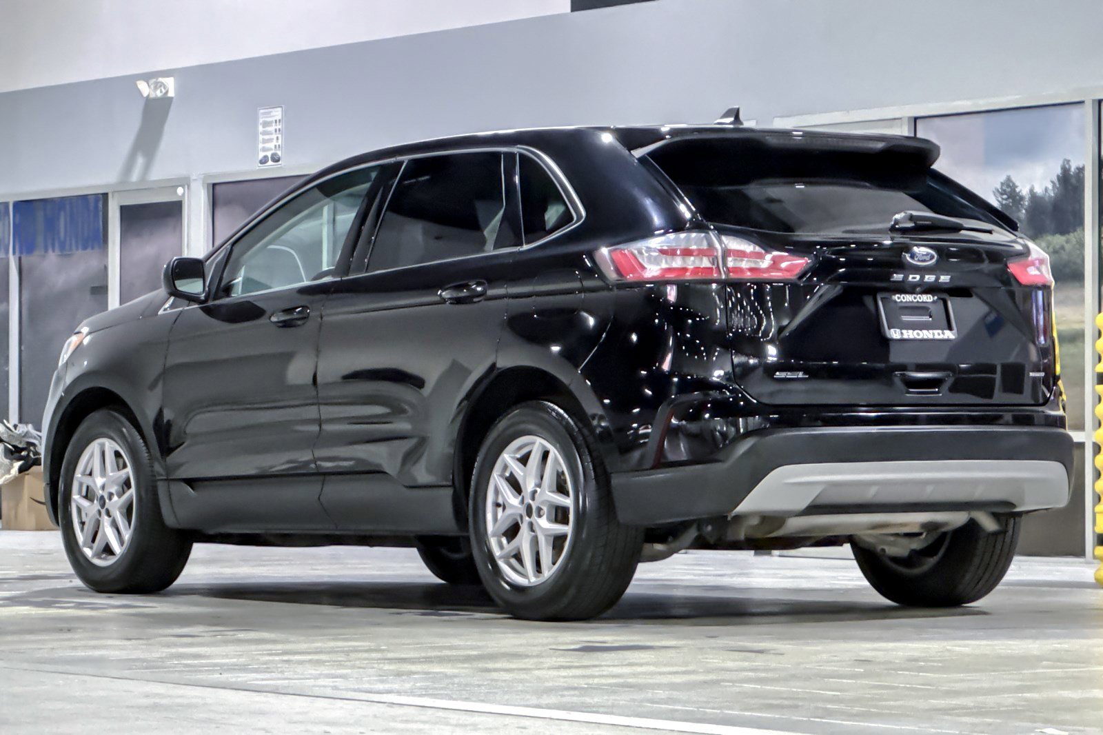 2022 Ford Edge SEL photo 3