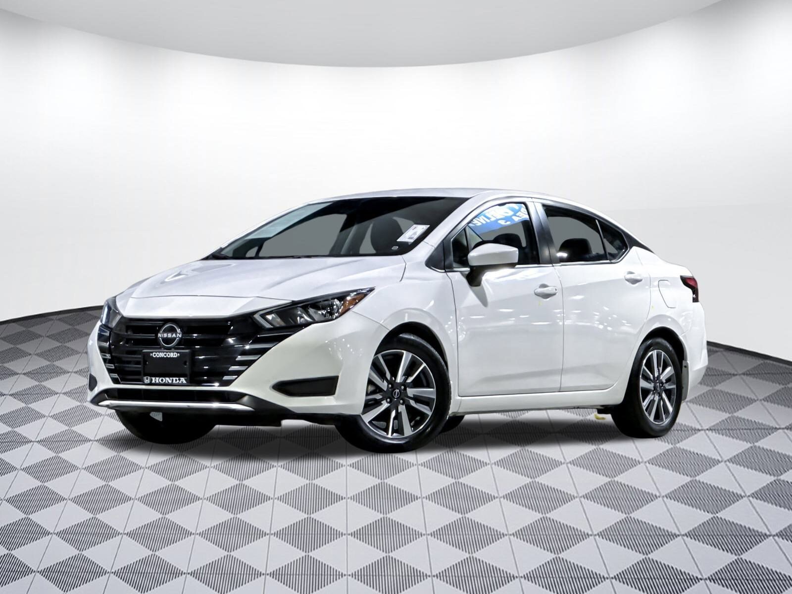 2023 Nissan Versa 1.6 SV photo 3