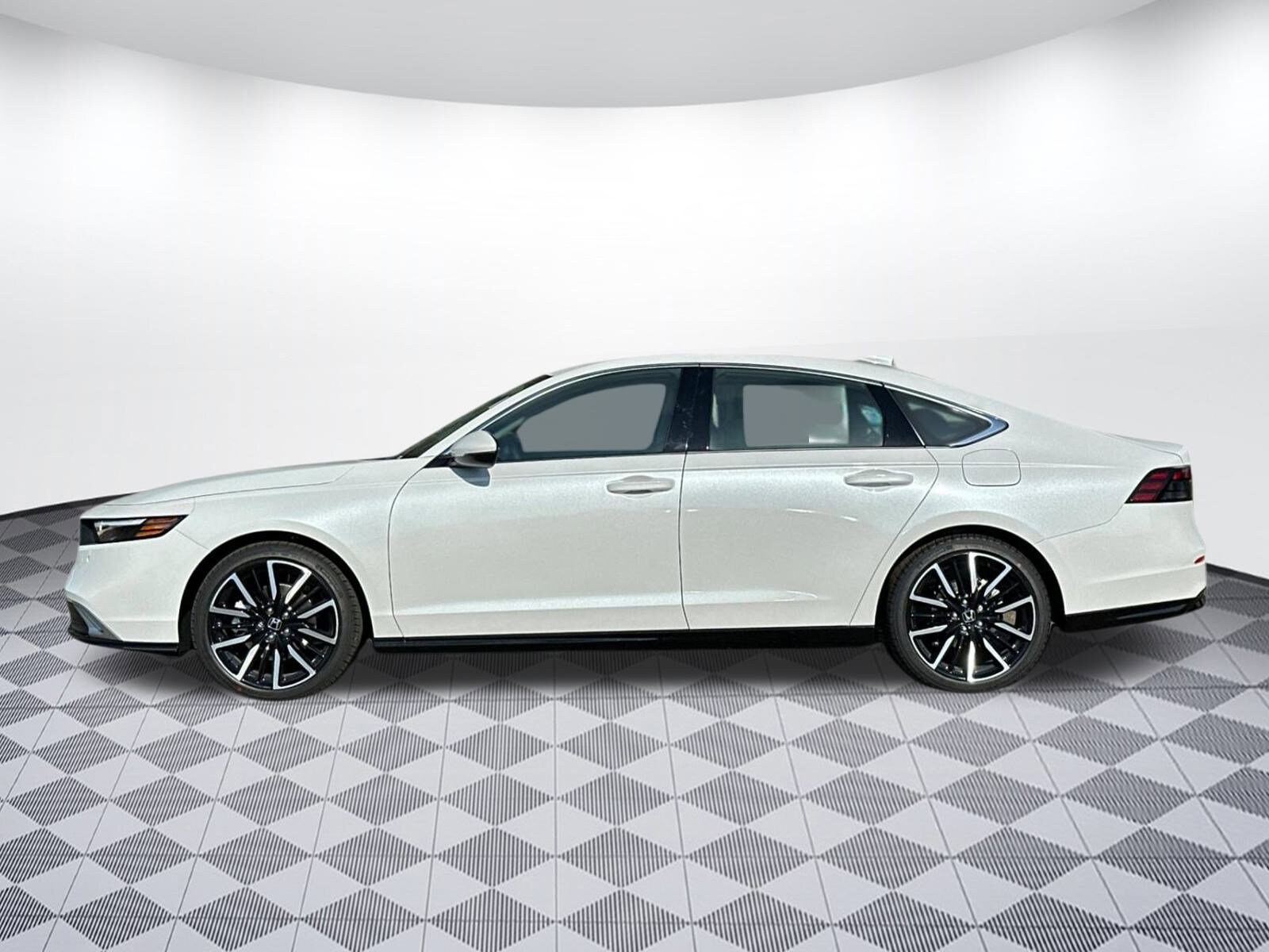2025 Honda Accord Hybrid Touring photo 2