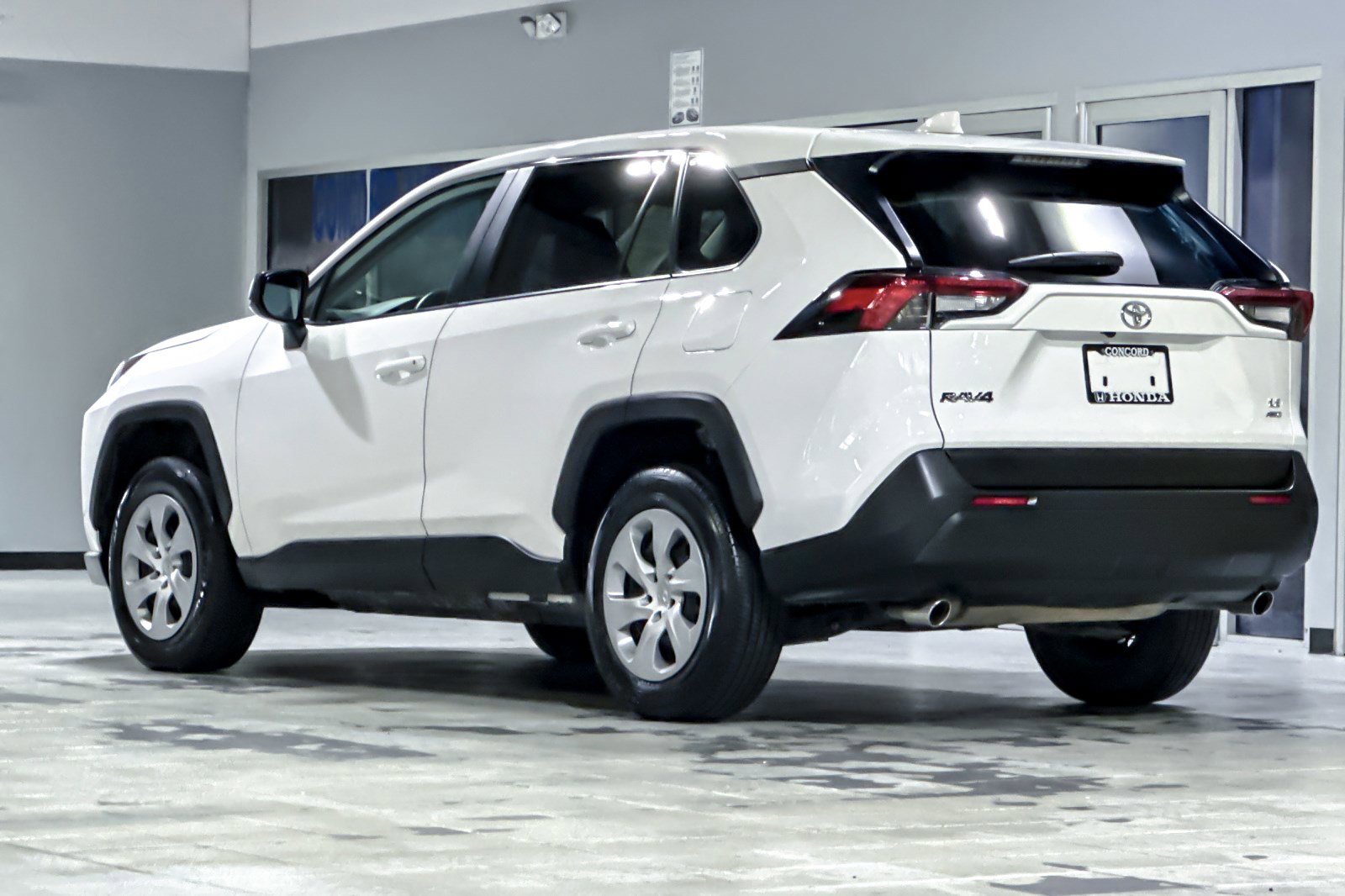 2023 Toyota RAV4 LE photo 3