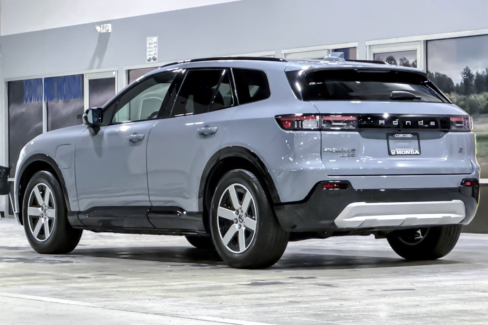 2024 Honda Prologue Touring photo 2