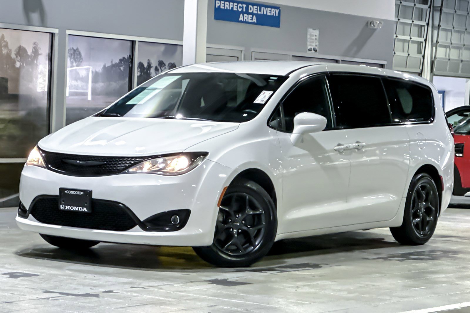 2018 Chrysler Pacifica Touring Plus photo 2