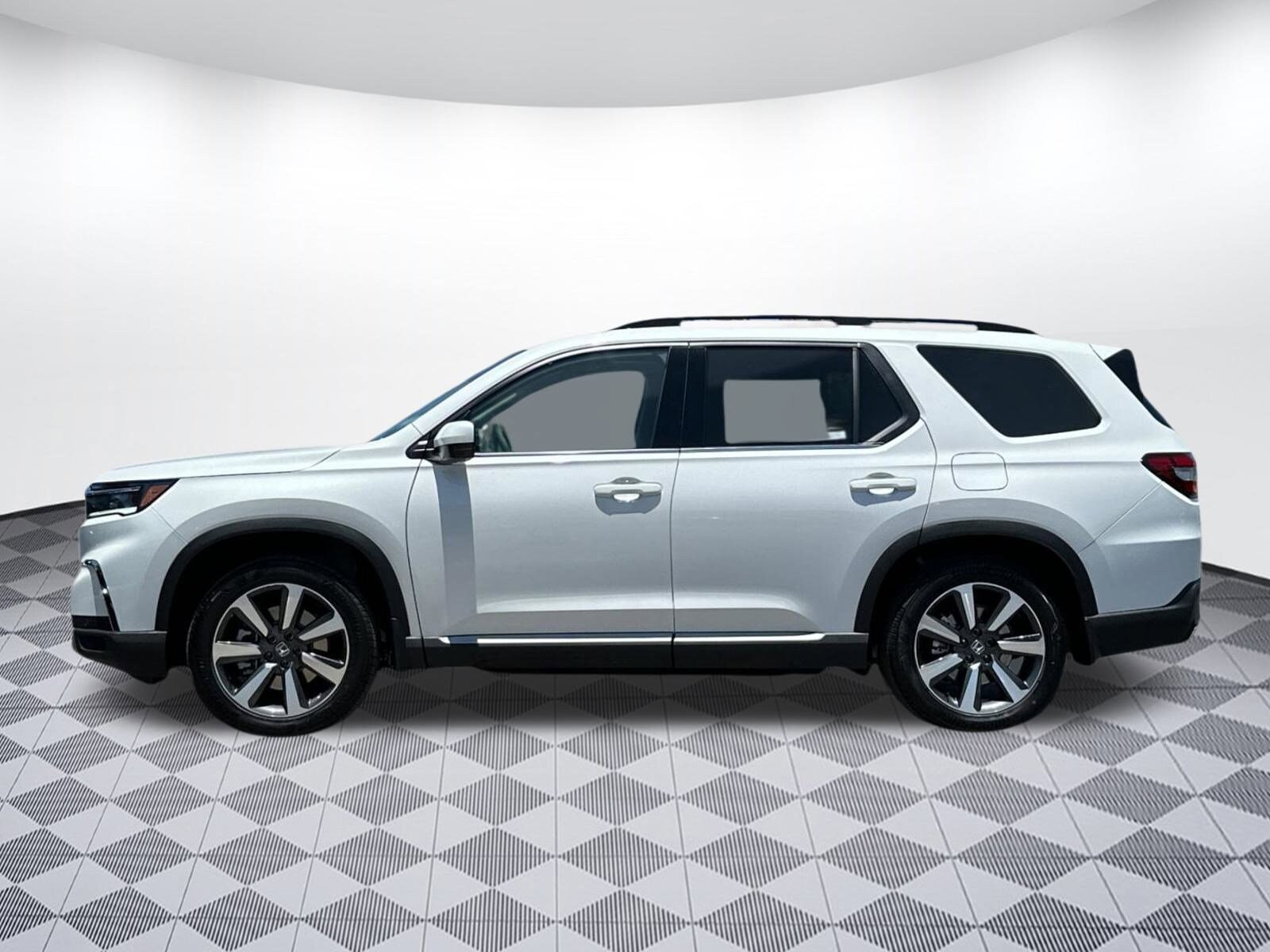 2025 Honda Pilot Touring photo 2
