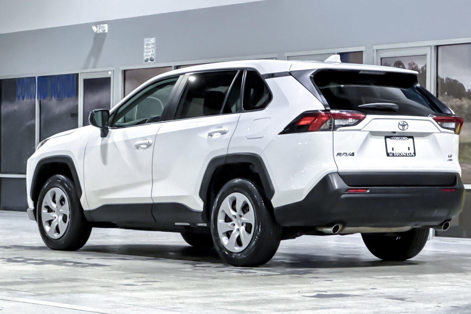 2023 Toyota RAV4 LE photo 3