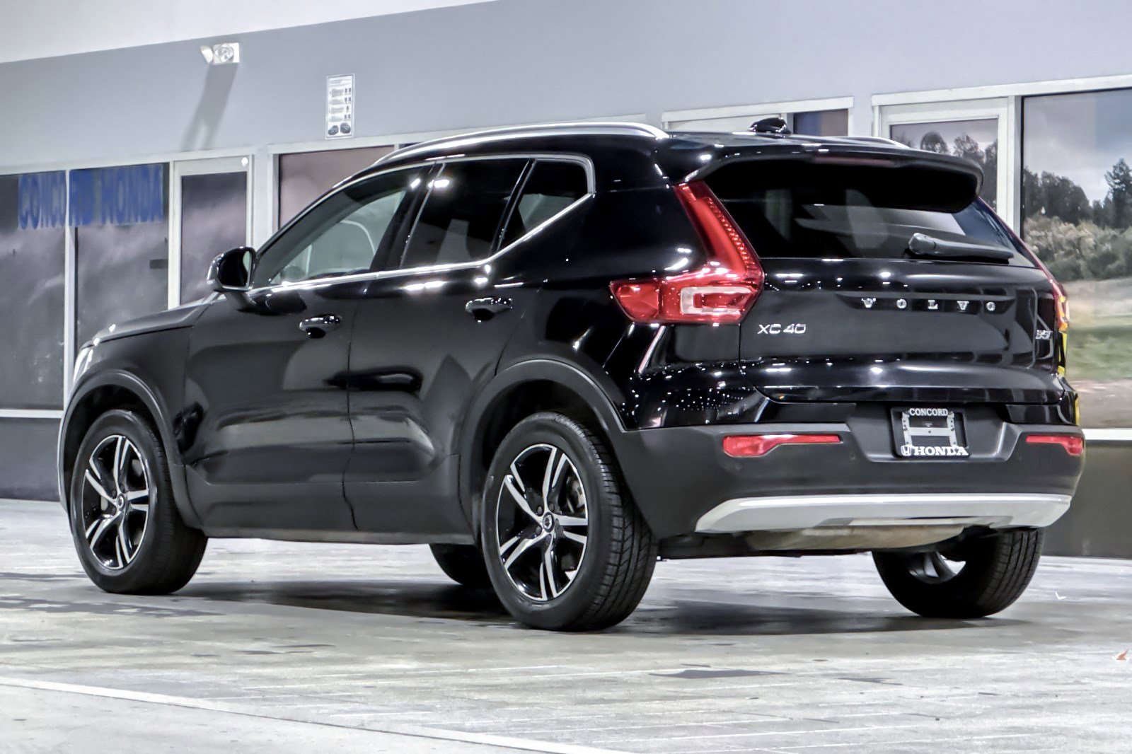 2024 Volvo XC40 Core photo 3