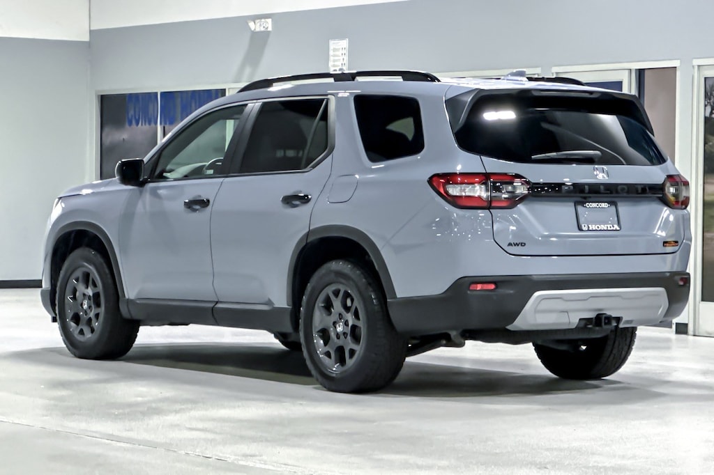 Used 2024 Honda Pilot TrailSport SUV