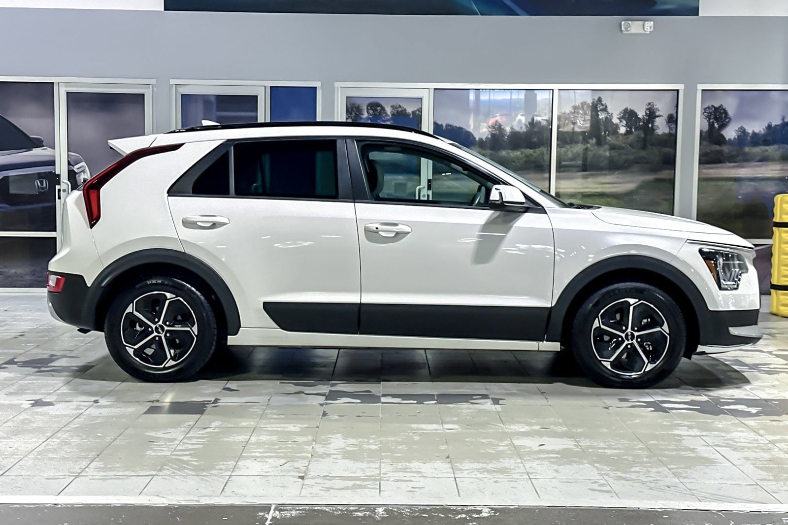 2023 Kia Niro EX photo 6