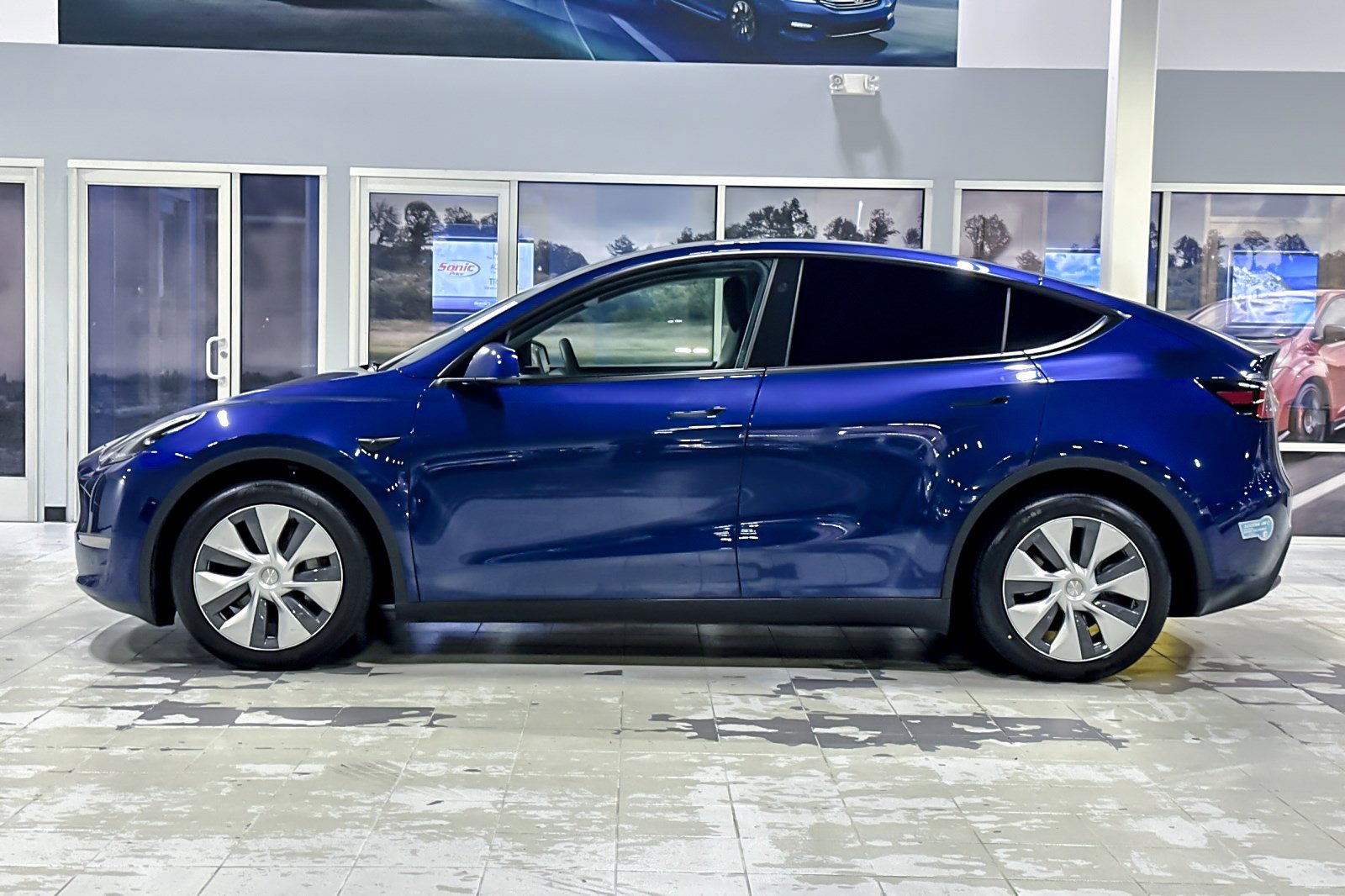 Used 2024 Tesla Model Y Long Range with VIN 7SAYGDEE6RF075619 for sale in Kansas City