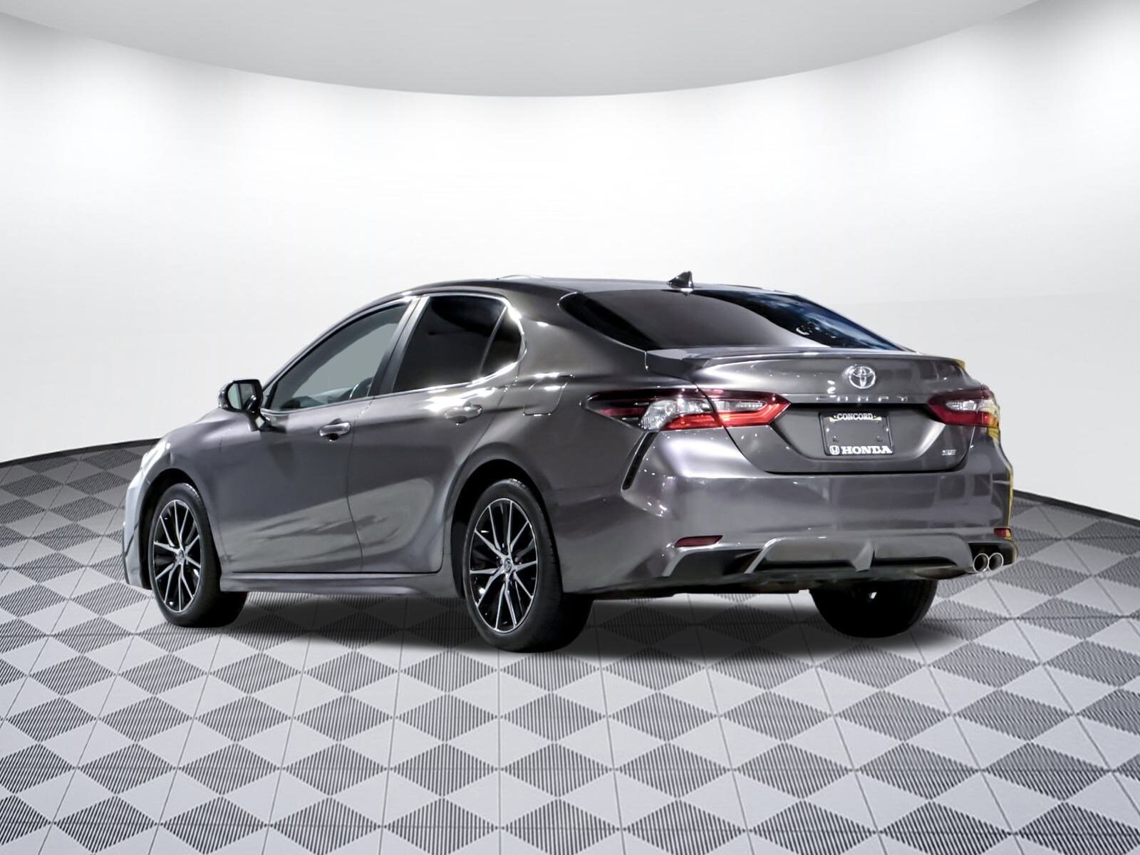 2022 Toyota Camry SE photo 4