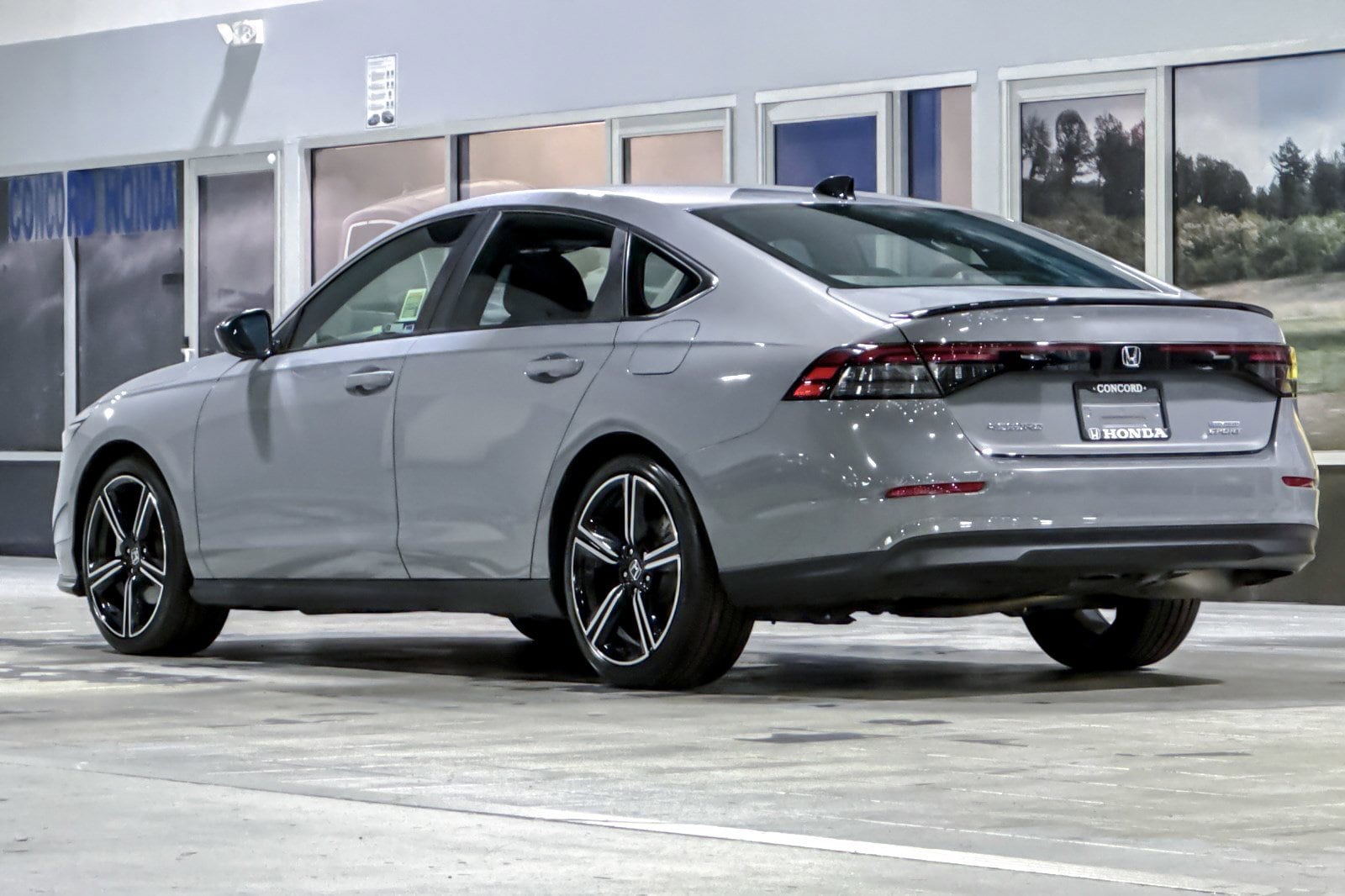 2023 Honda Accord Hybrid Sport w/BSI photo 2