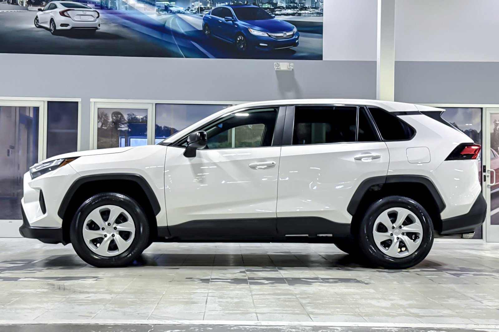 2023 Toyota RAV4 LE photo 2