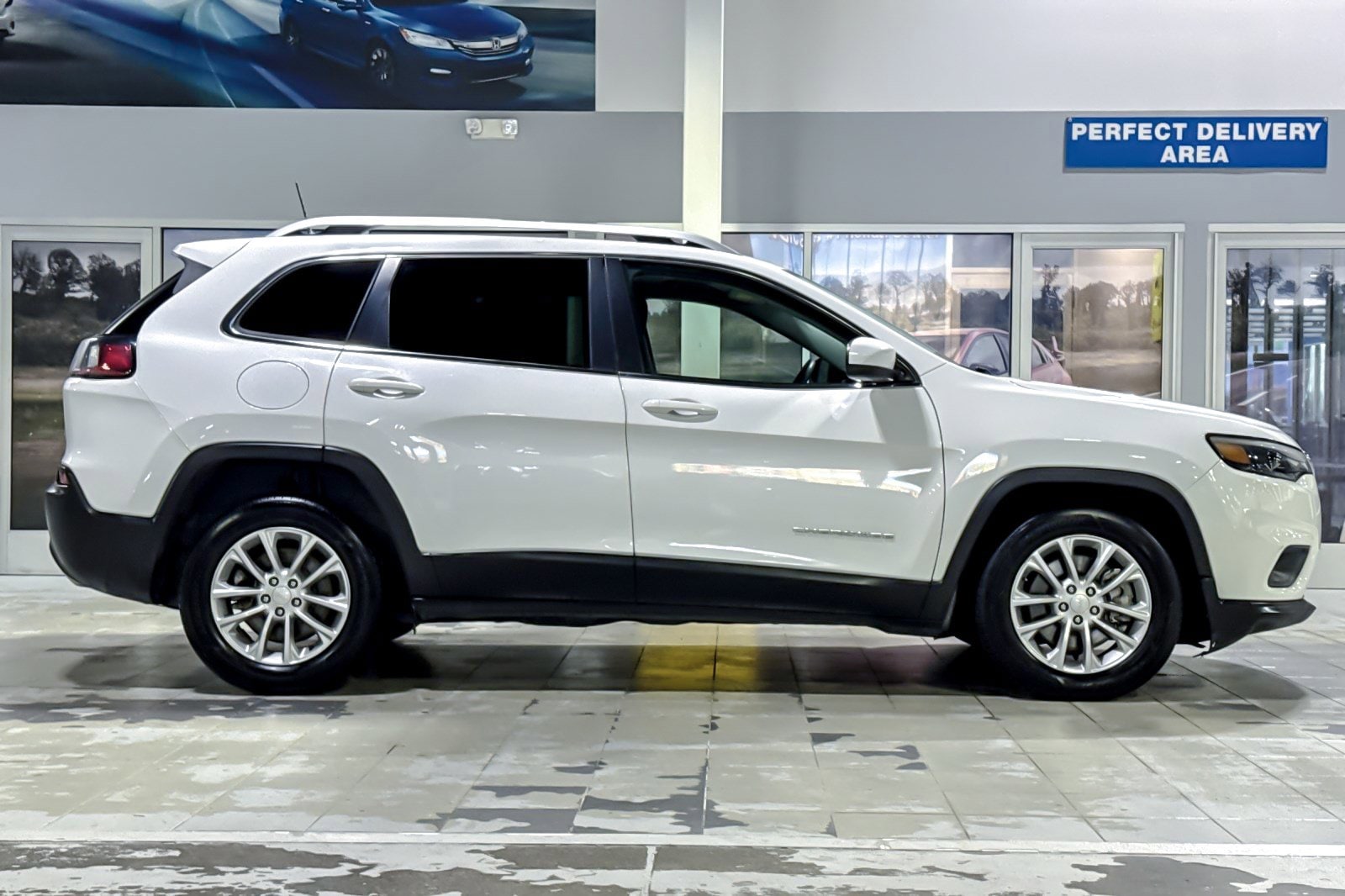 2019 Jeep Cherokee Latitude FWD photo 6