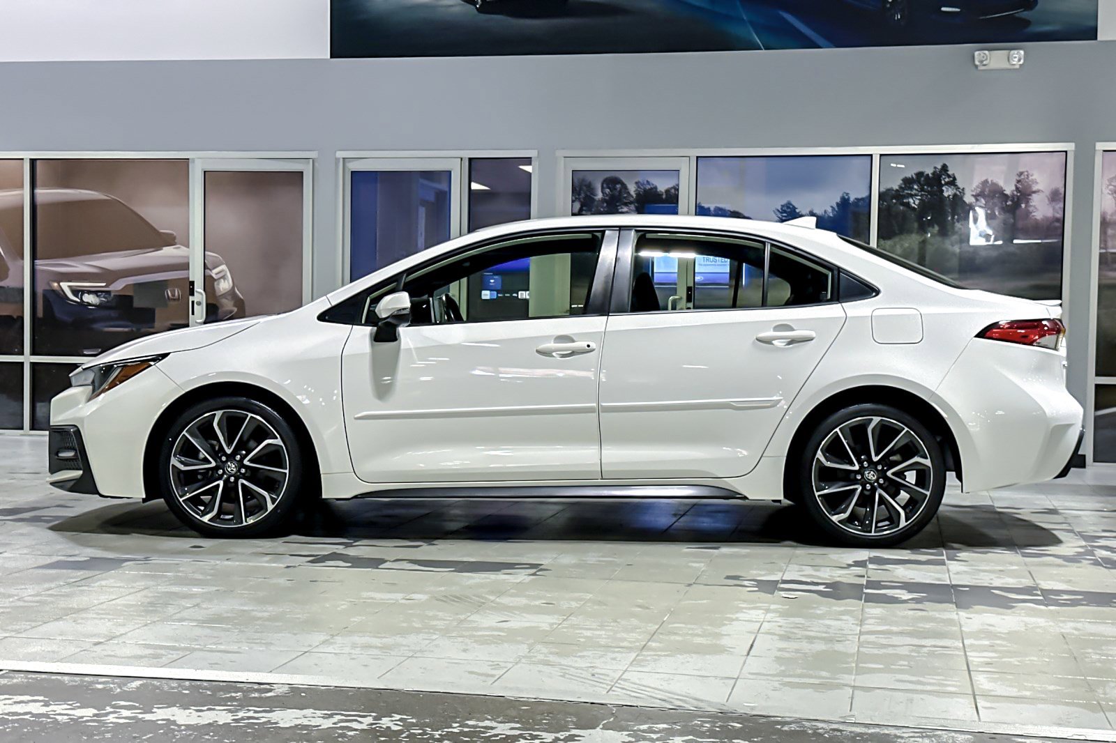 2020 Toyota Corolla SE photo 2