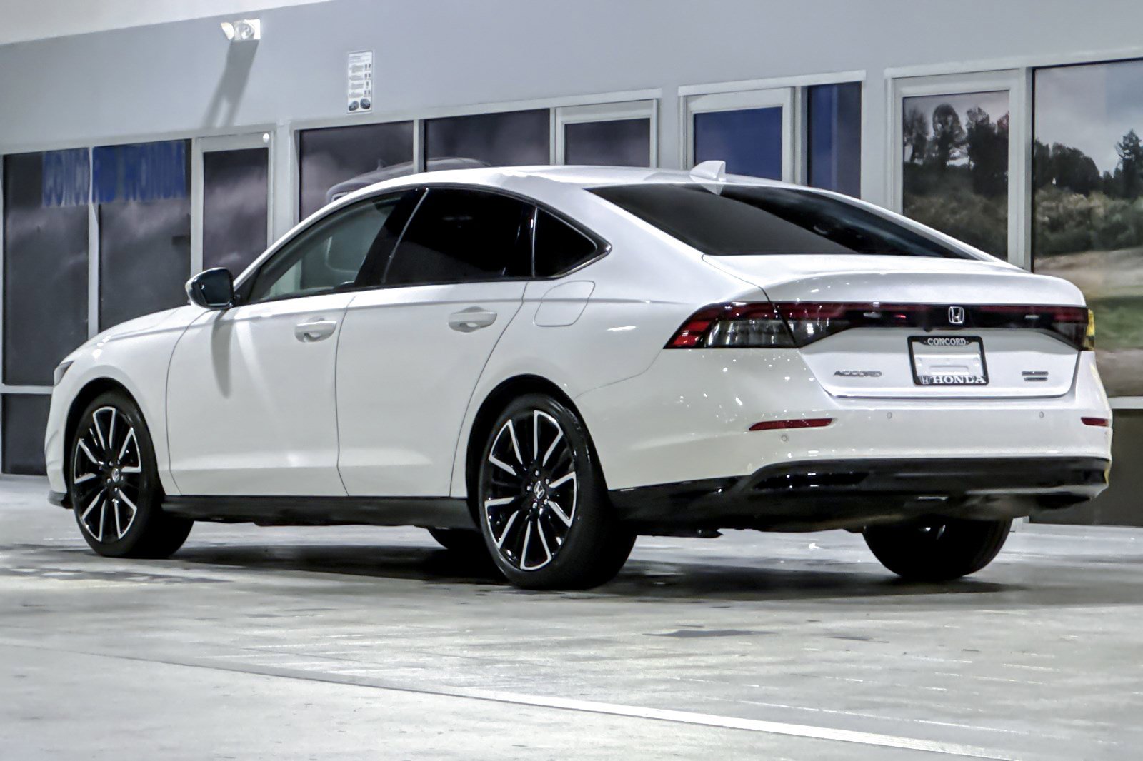 2023 Honda Accord Hybrid Touring photo 2