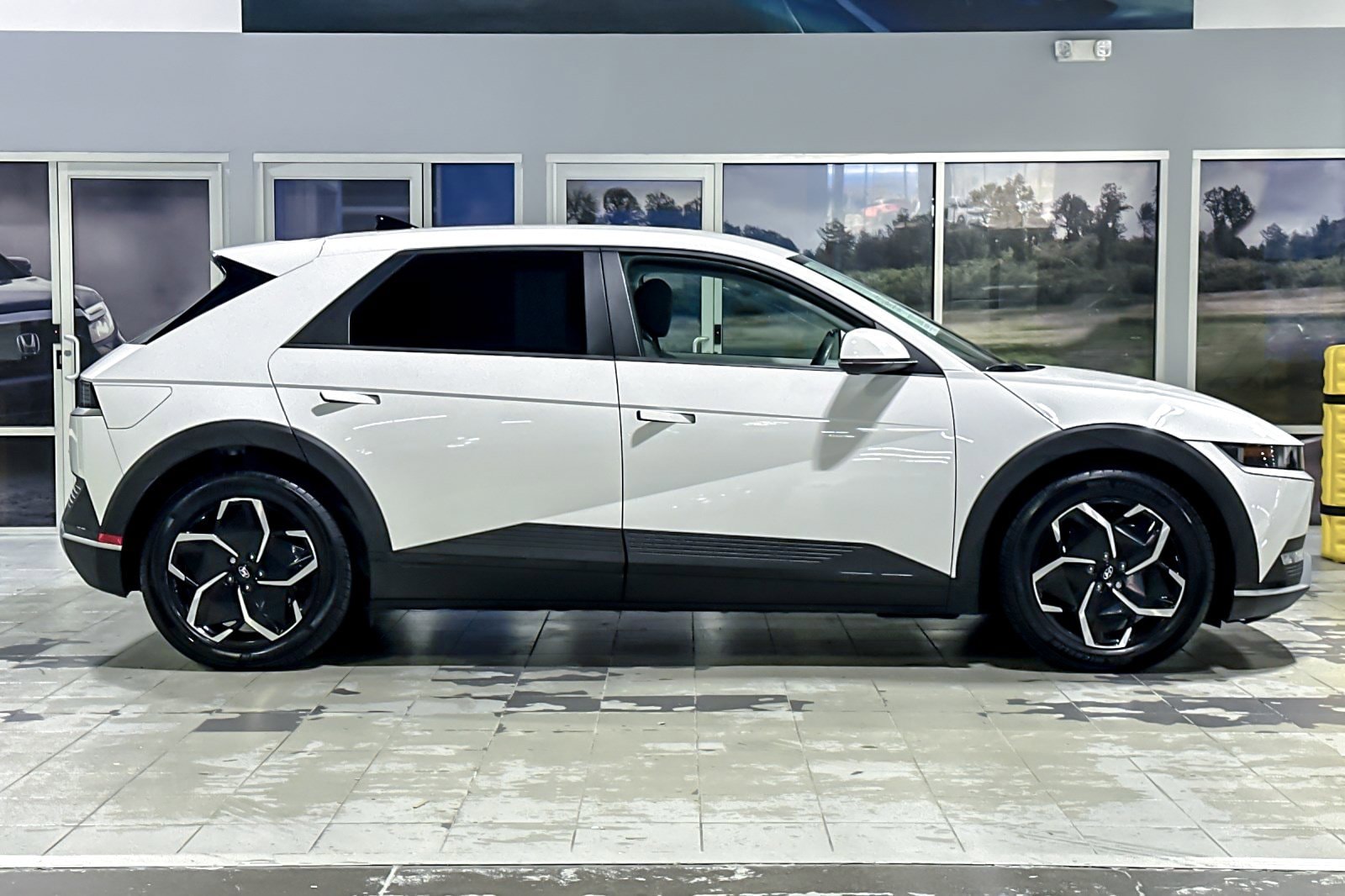 2023 Hyundai IONIQ 5 SE photo 6