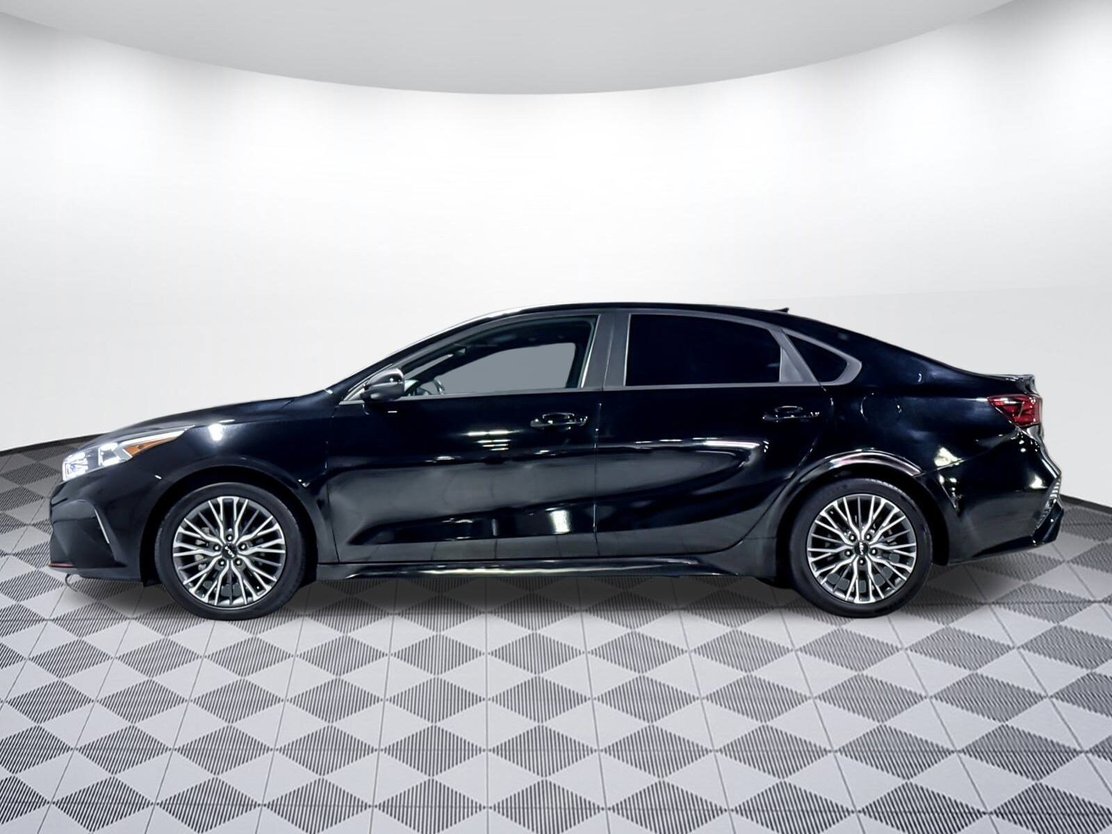2023 Kia Forte GT-Line photo 2