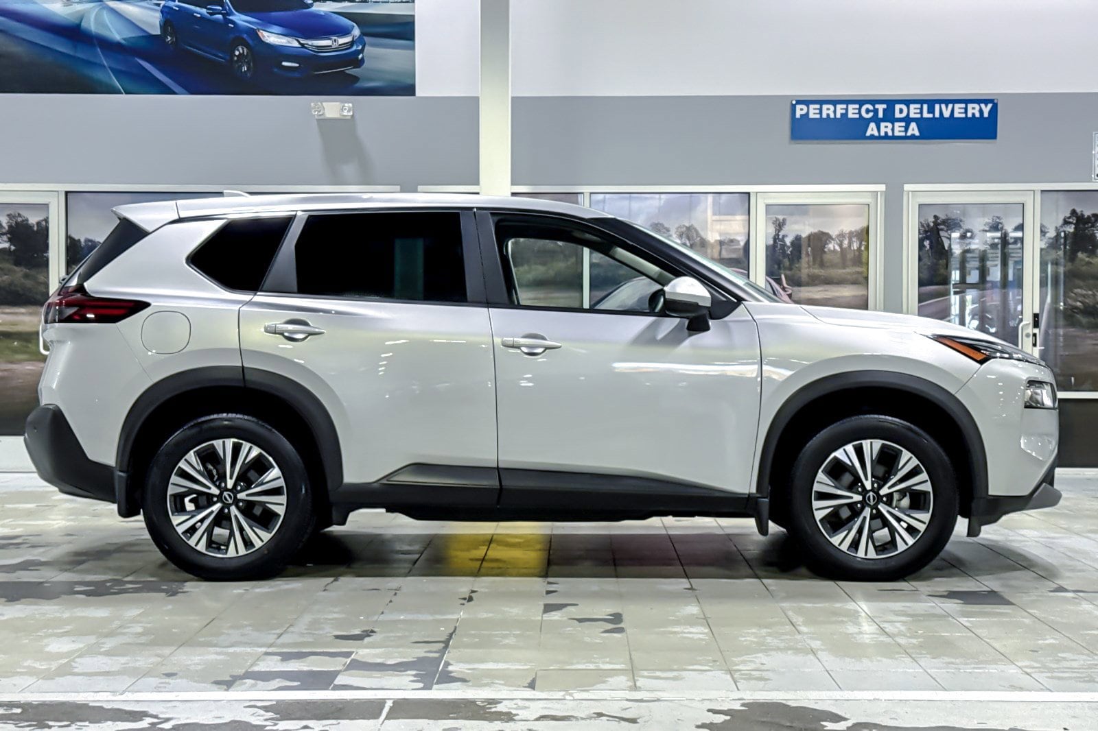 2023 Nissan Rogue SV photo 6