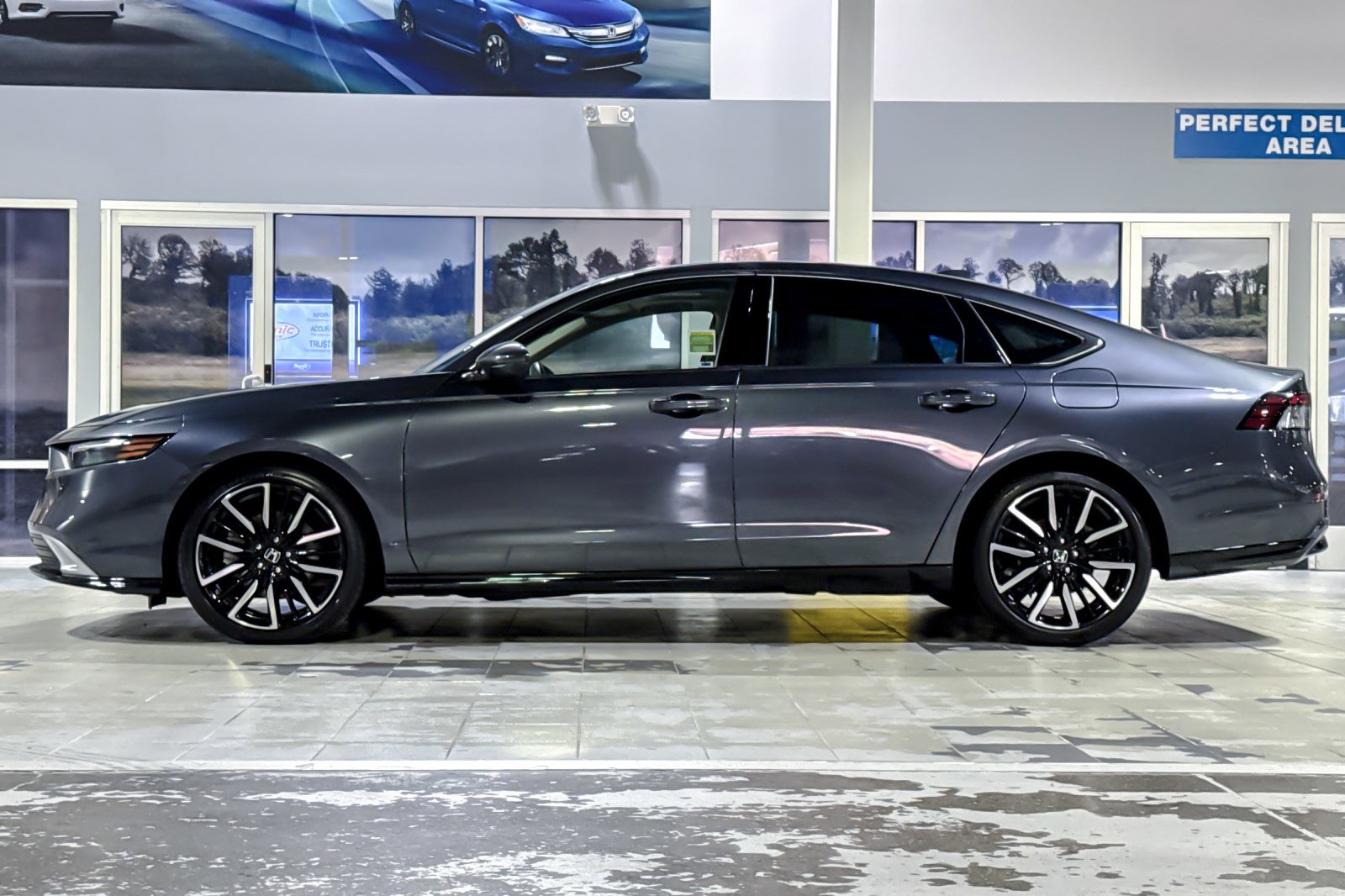 2024 Honda Accord Hybrid Touring photo 2