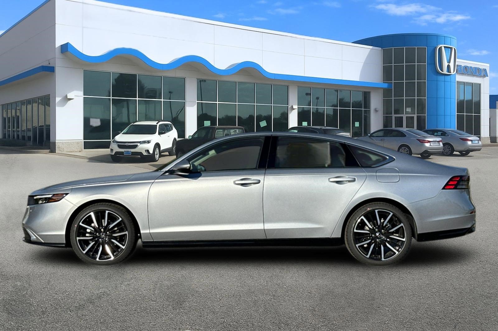 2025 Honda Accord Hybrid Touring photo 2