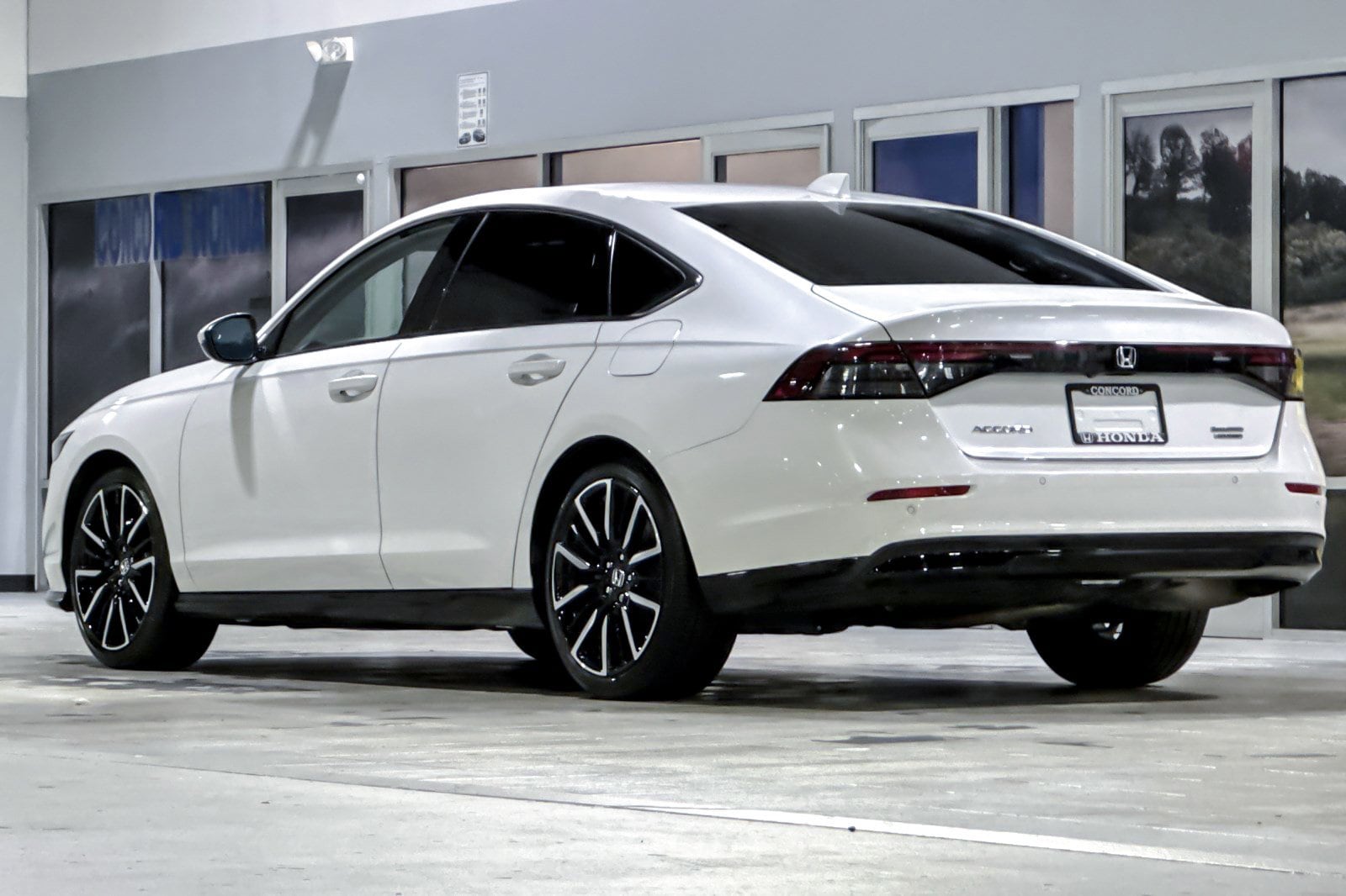 2024 Honda Accord Hybrid Touring photo 2