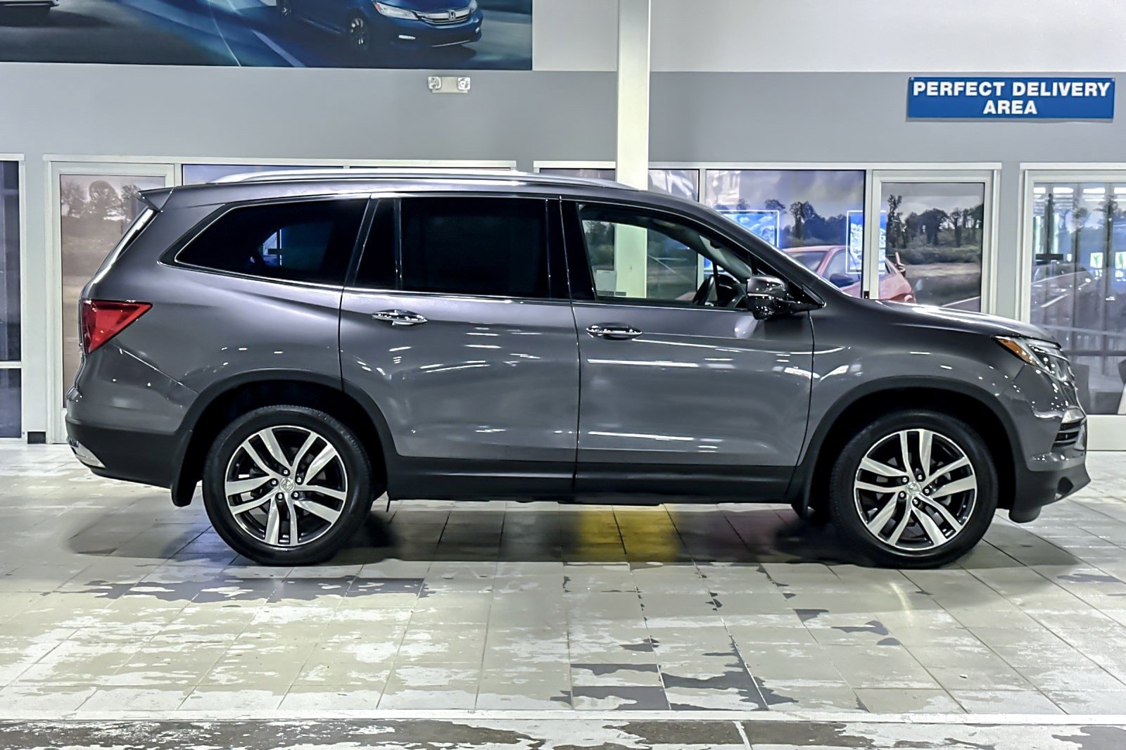 2017 Honda Pilot Touring AWD photo 6