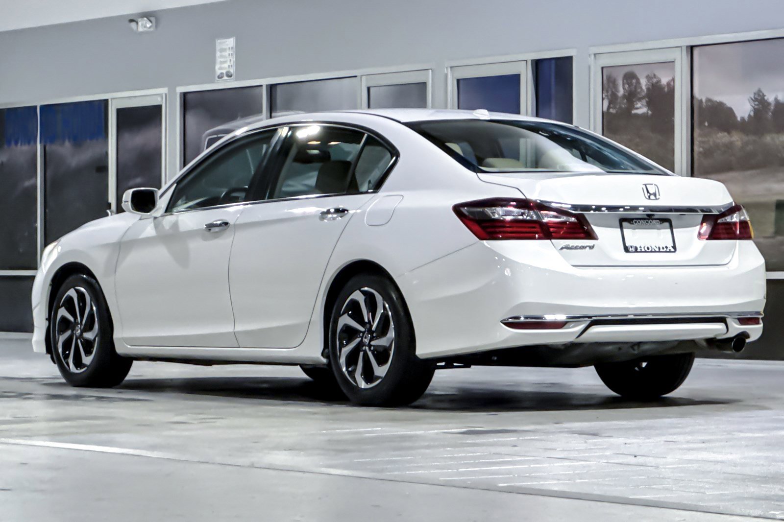 2017 Honda Accord EX-L photo 2
