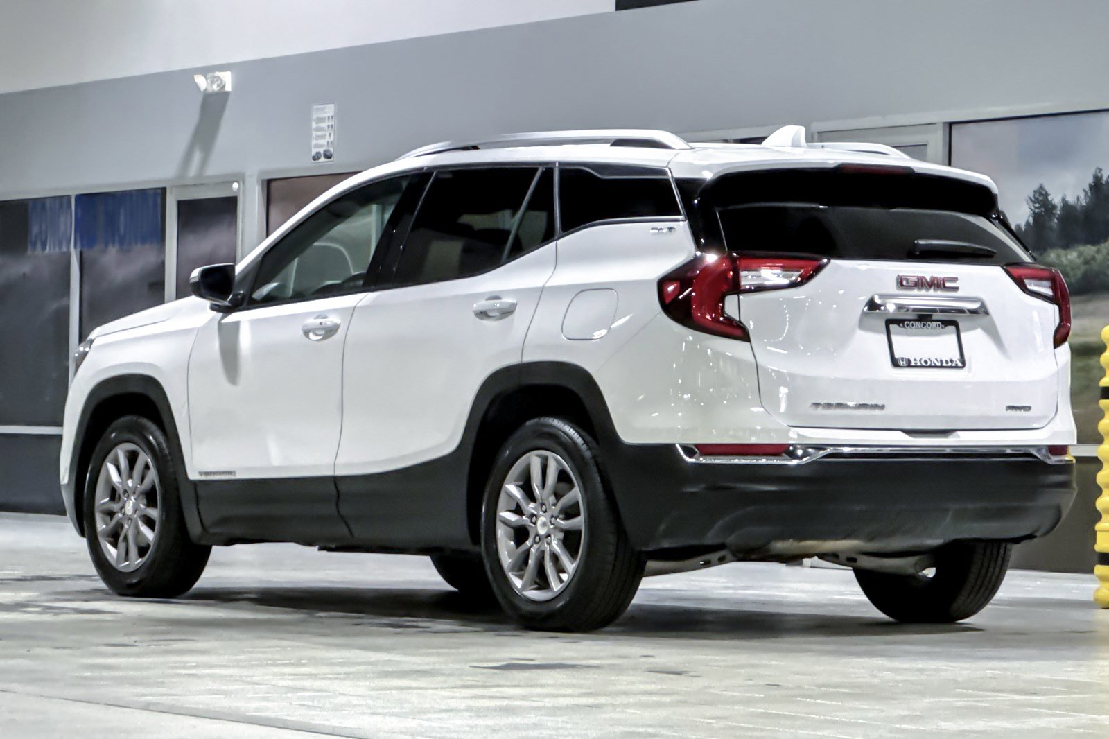 2024 Gmc Terrain SLT photo 2