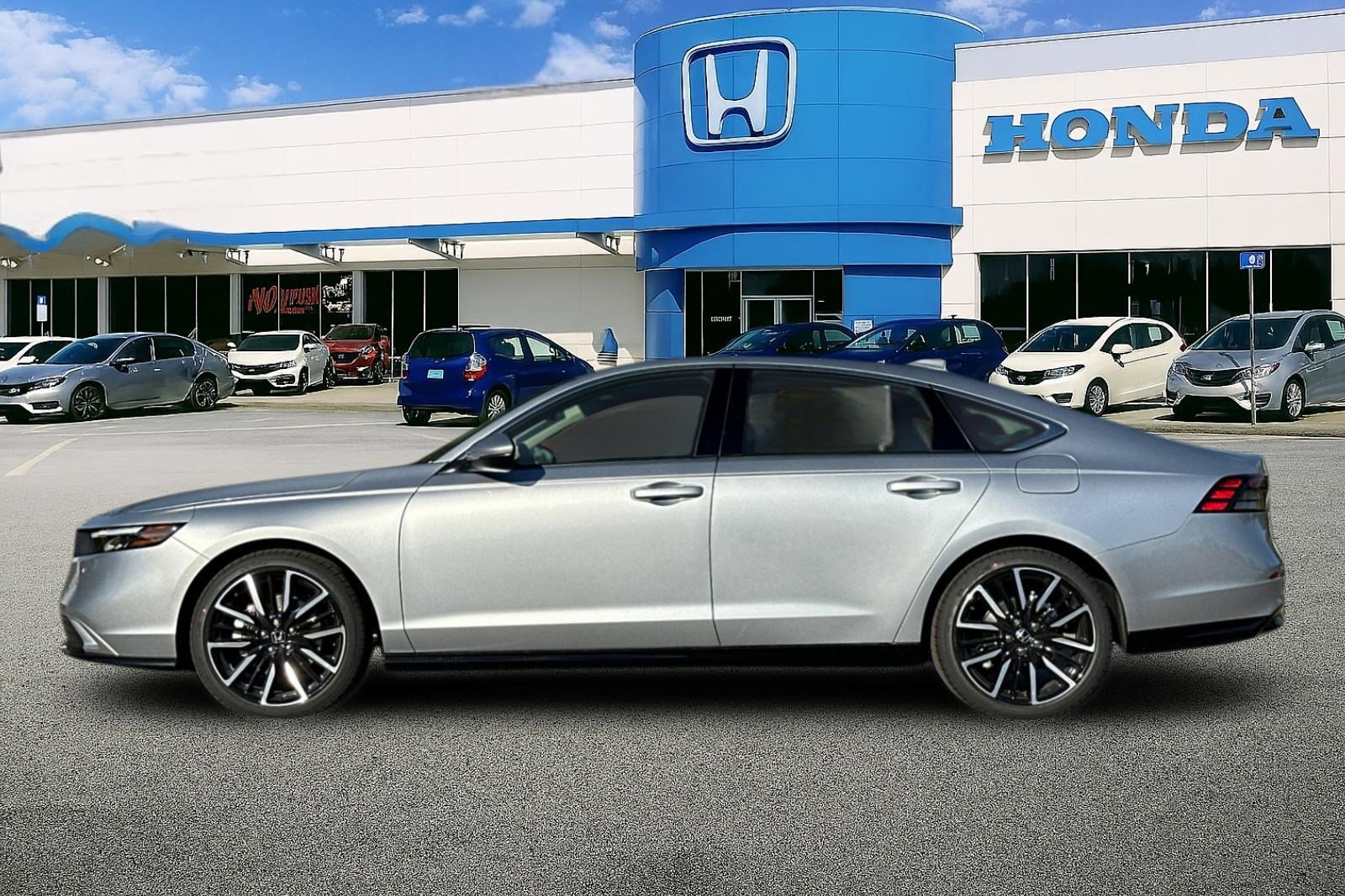 2025 Honda Accord Hybrid Touring photo 2