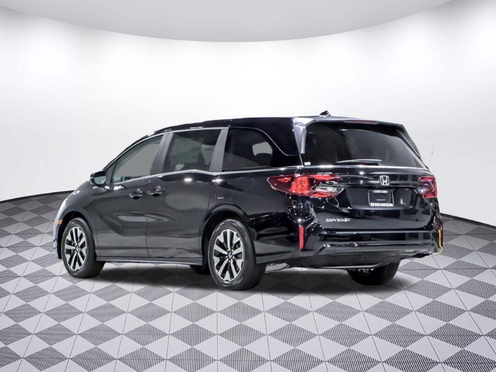 2026 Honda Odyssey EX-L photo 3