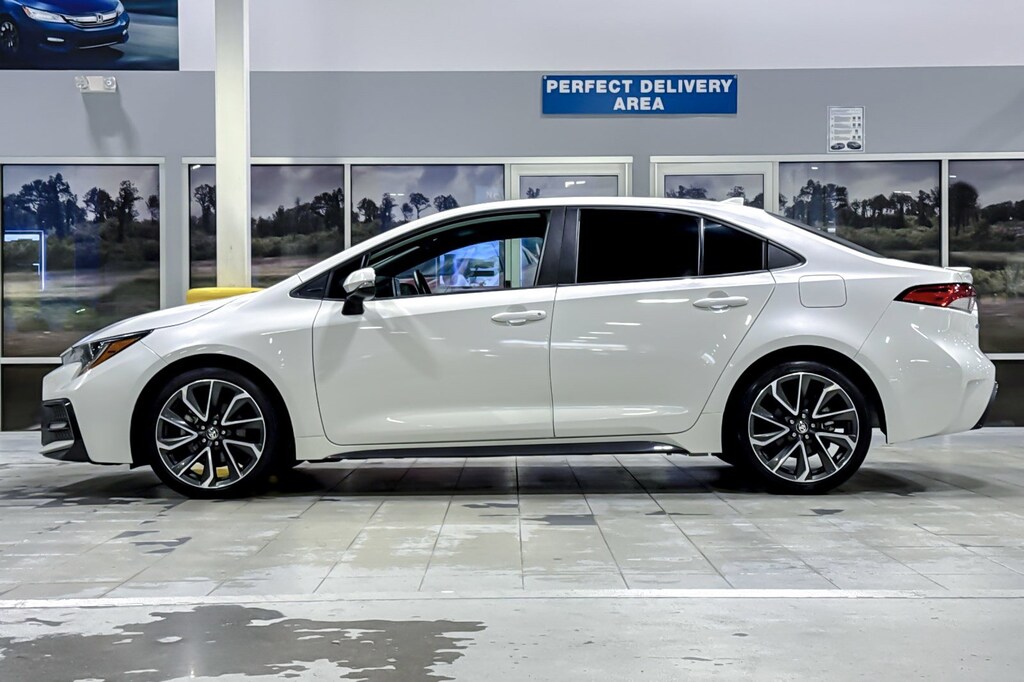 Used 2020 Toyota Corolla SE Sedan