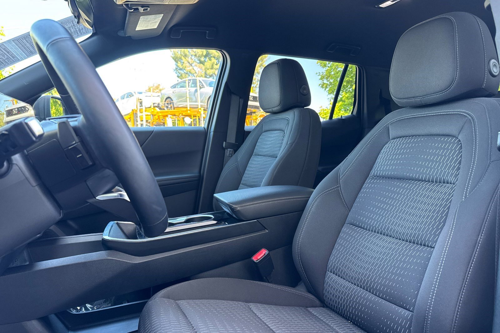 2025 Chevrolet Equinox LT photo 4