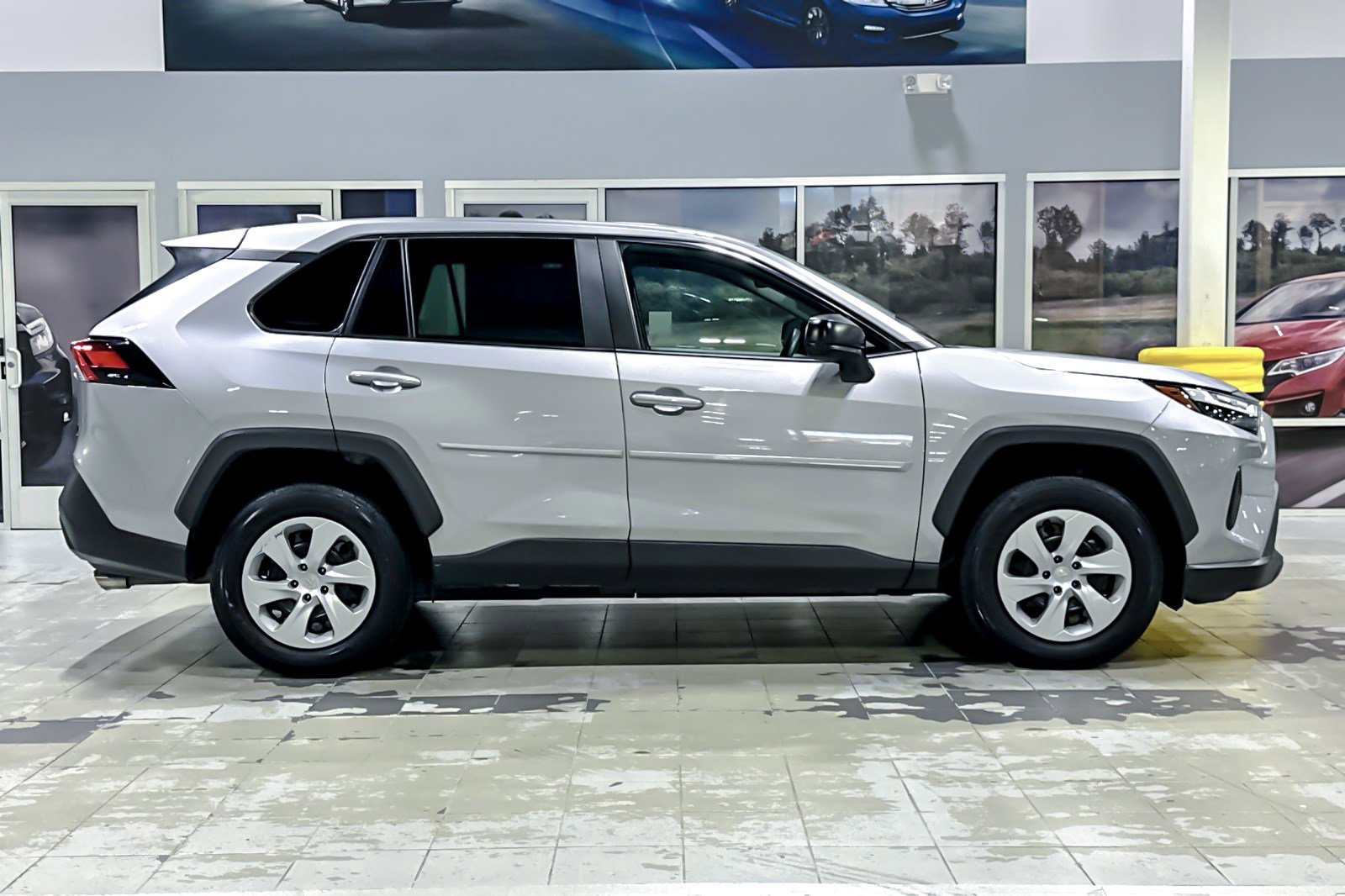 2024 Toyota RAV4 LE photo 6