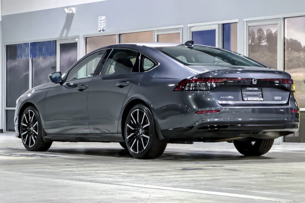 Used 2023 Honda Accord Hybrid Touring w/BSI Sedan