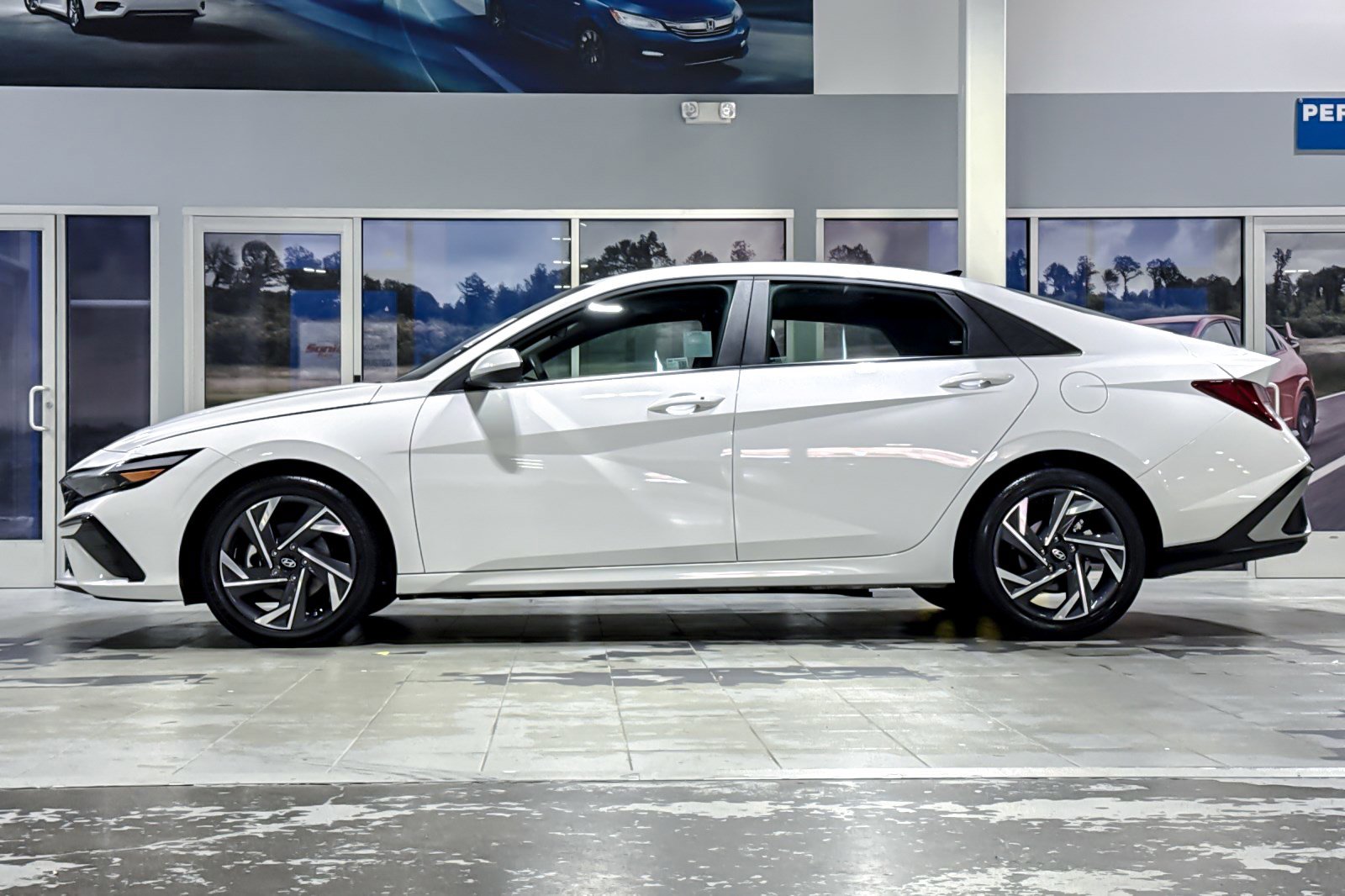 2025 Hyundai Elantra SEL Convenience photo 2